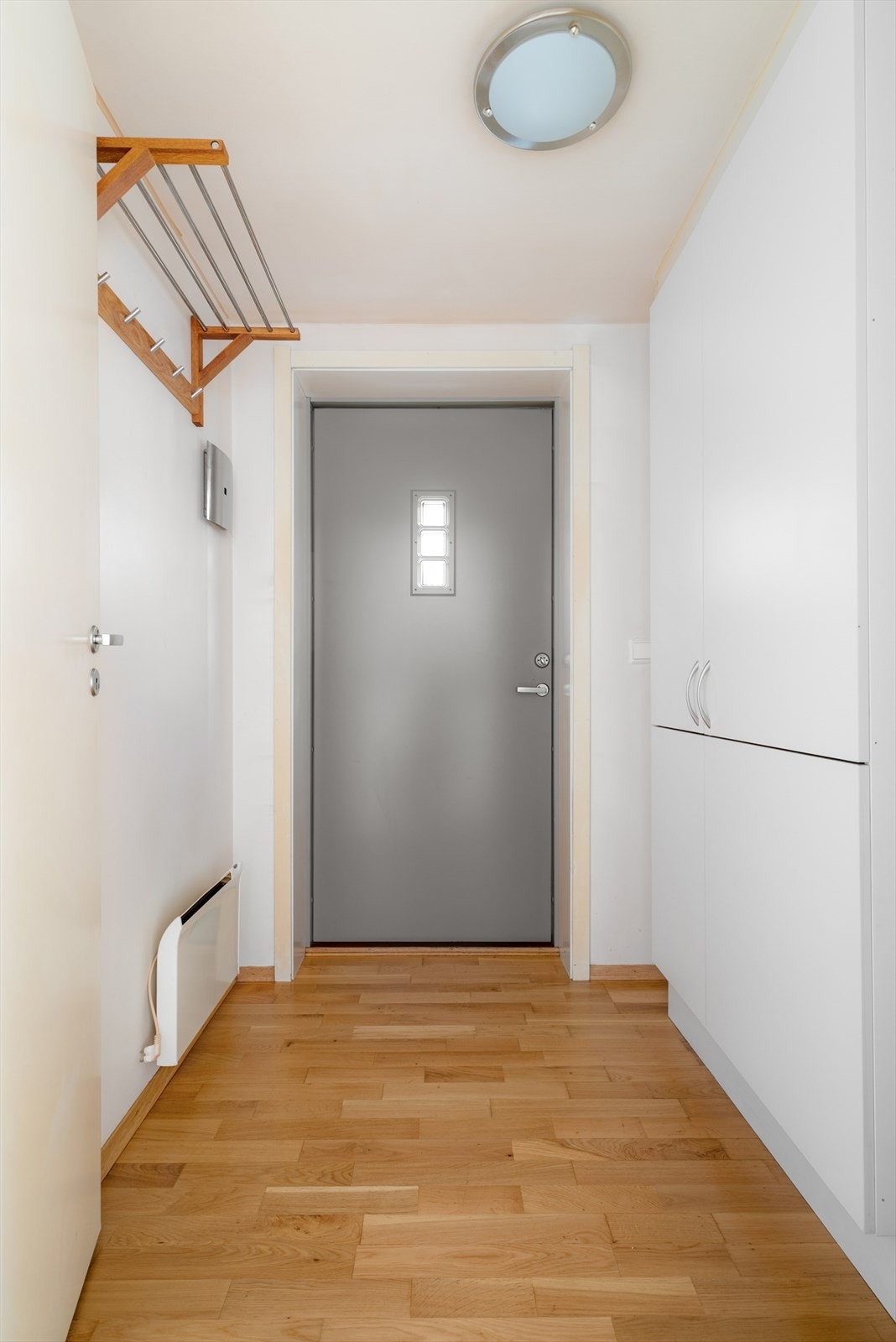 Hyggelig entre med stort garderobe. Galleribilde