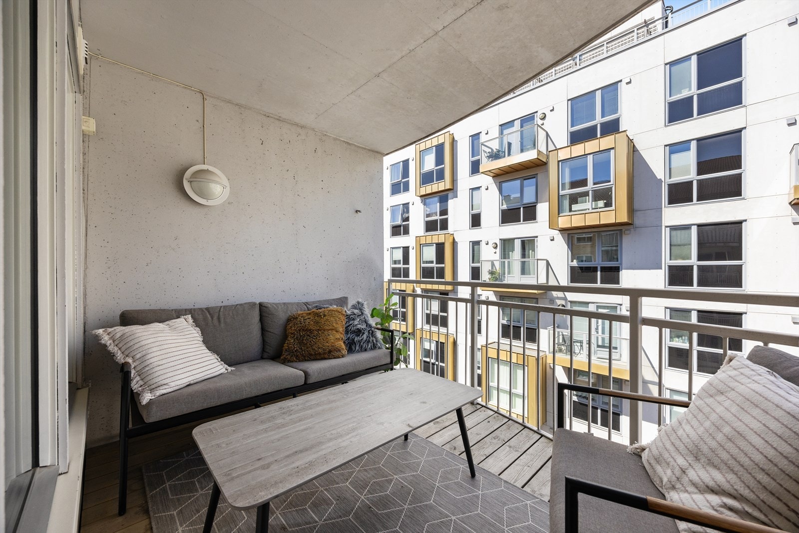 Balkong perfekt for små sammenkomster og avslapning. Galleribilde