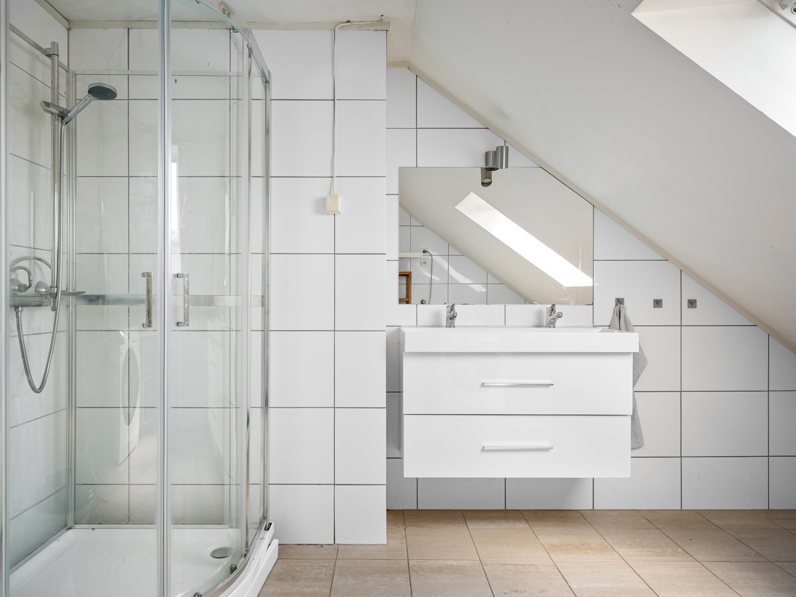 Fliselagt baderom med varme i gulvet Galleribilde