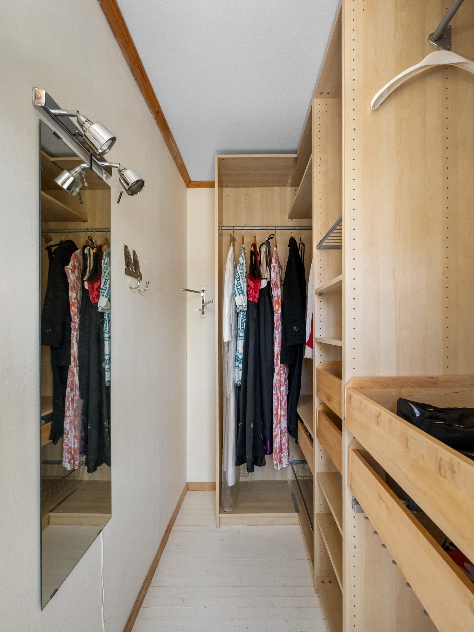 Walk-in garderobe/bod Galleribilde