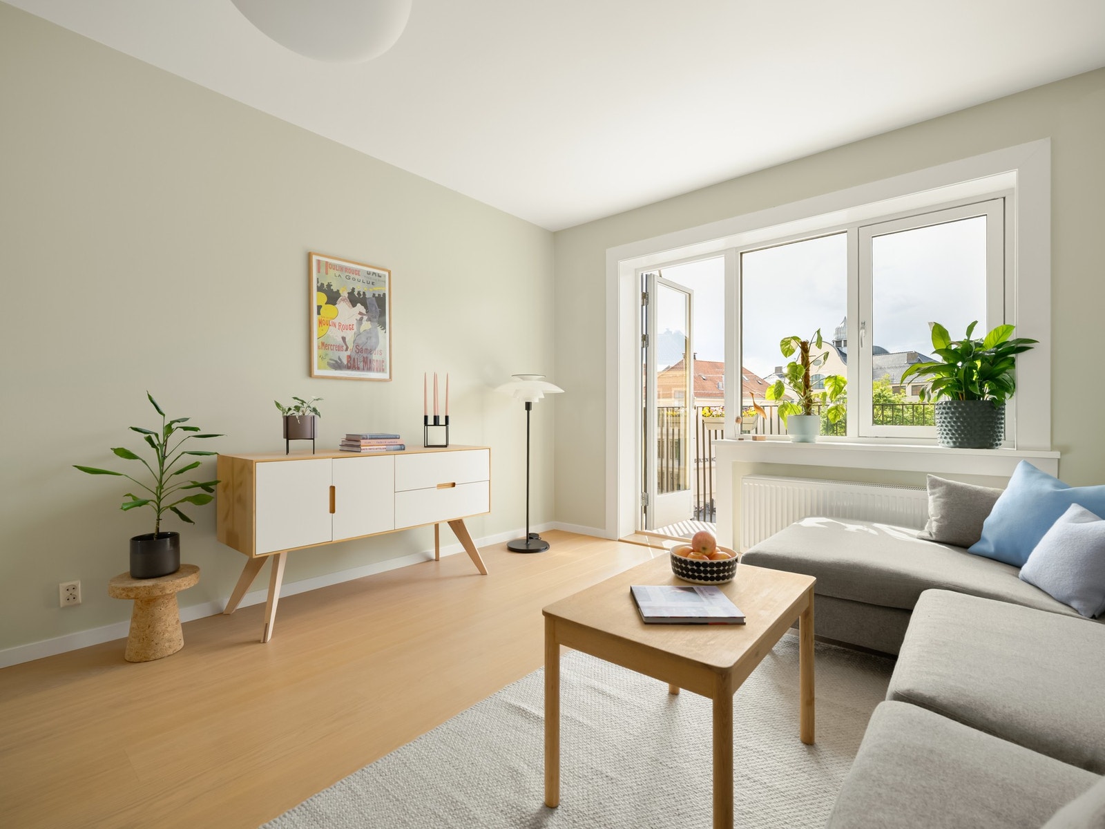 Her får du mange gode kvaliteter som solrik, vestvendt balkong, delikate materialvalg, store rom og mange vindusflater som slipper inn godt med naturlig dagslys. Galleribilde