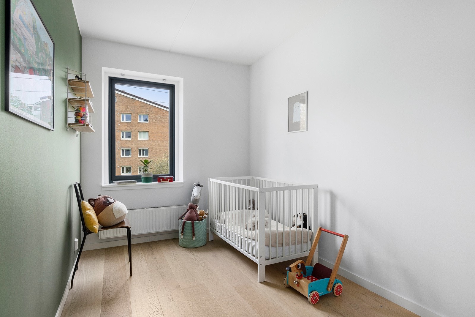 Soverom 3 er et fint rom som egner seg ypperlig som barnerom, kontor eller gjesterom Galleribilde