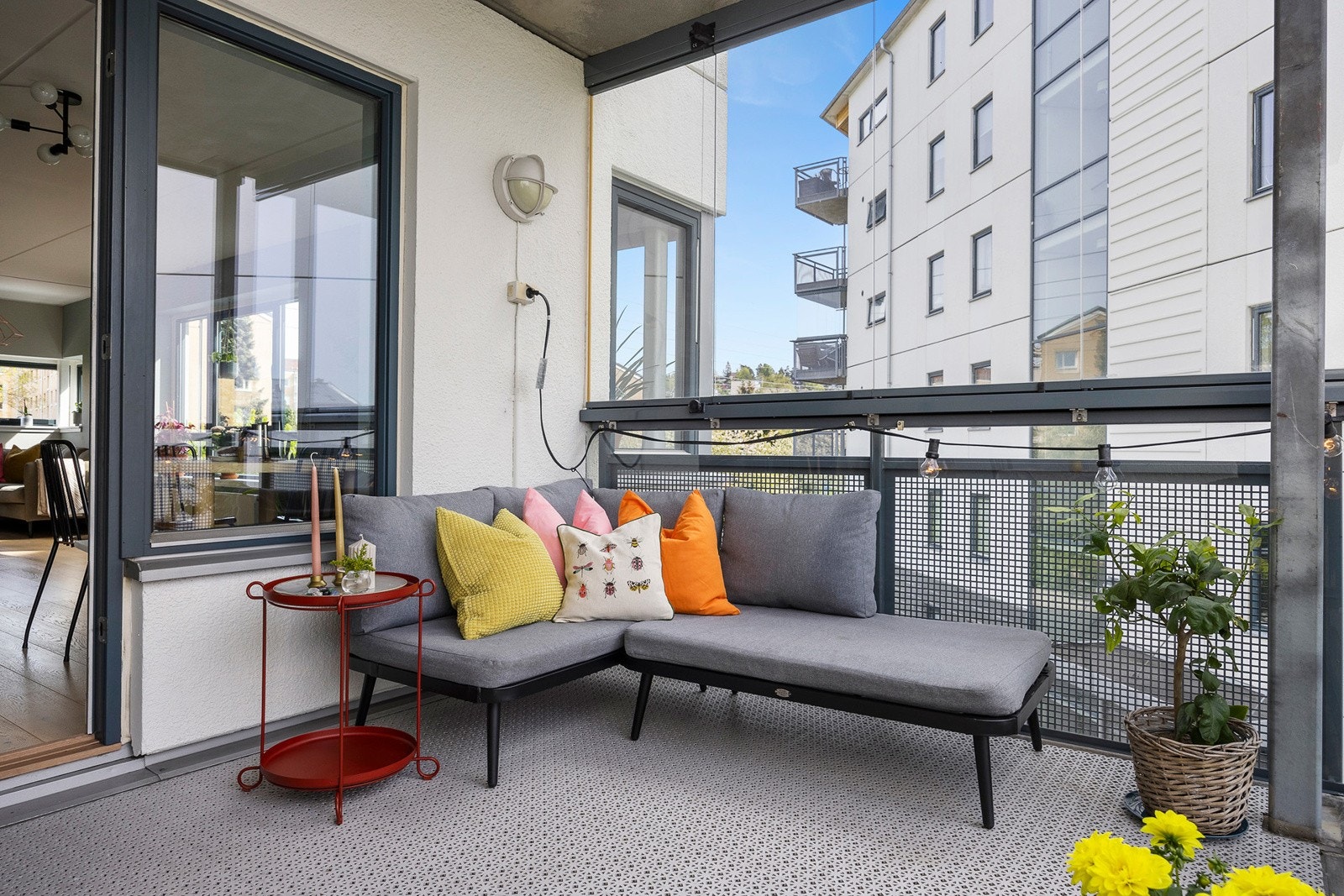 Balkongen er utstyrt med belysning og strømuttak Galleribilde