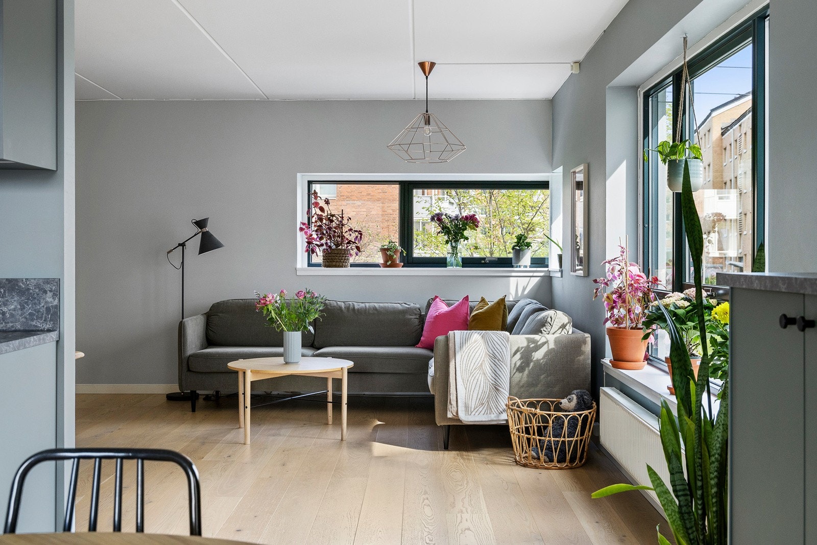 Som endeleilighet er det vinduer på 3 vegger i stuen Galleribilde