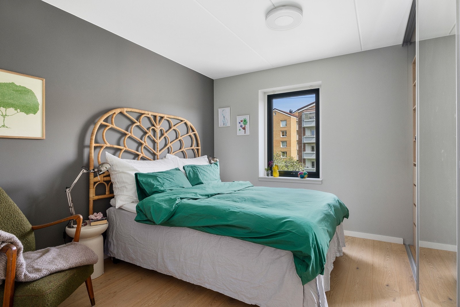 Hovedsoverom med god plass til dobbeltseng Galleribilde