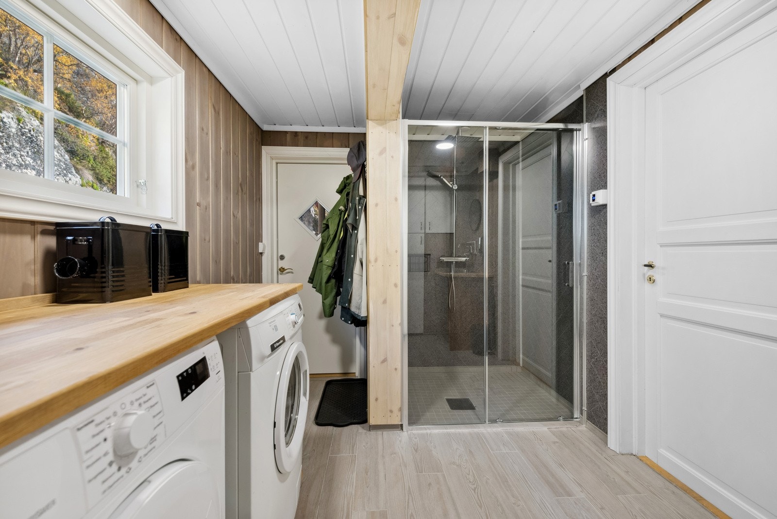 Det er også ett vaskerom i 1. etasje Galleribilde
