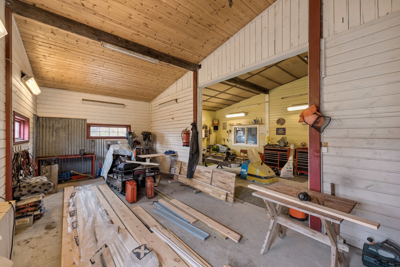 Eiendommen har også eget bygg som brukes som verksted Galleribilde