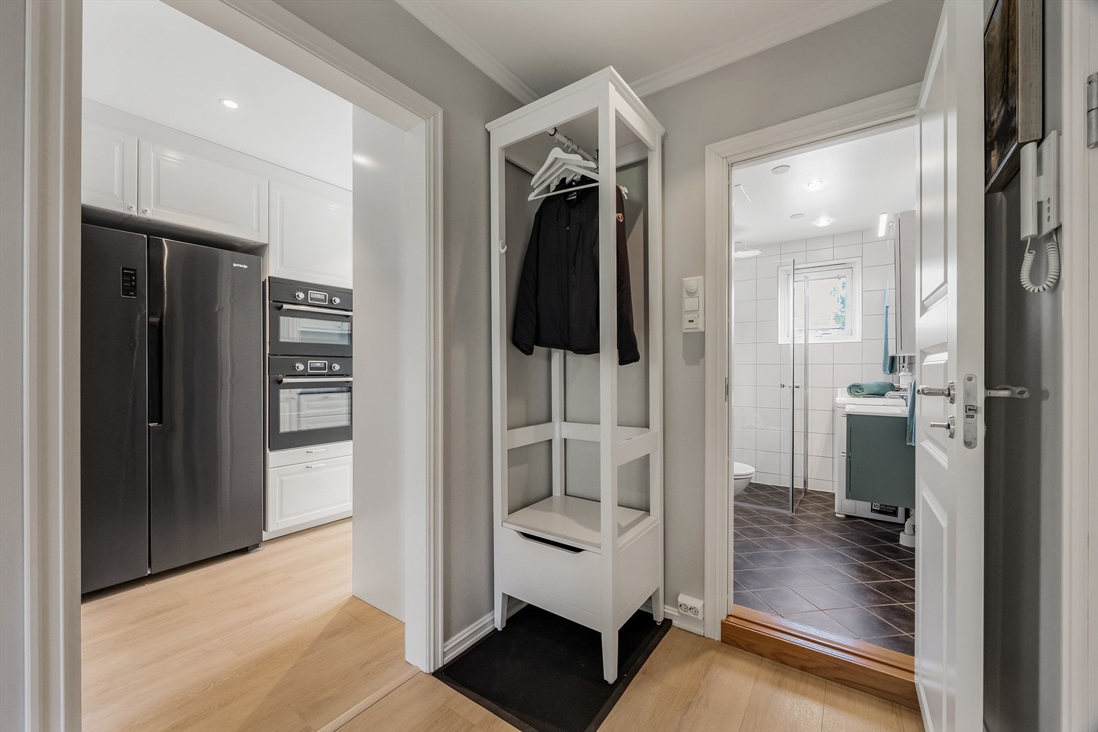 Inngang til kjøkken fra entre. Galleribilde