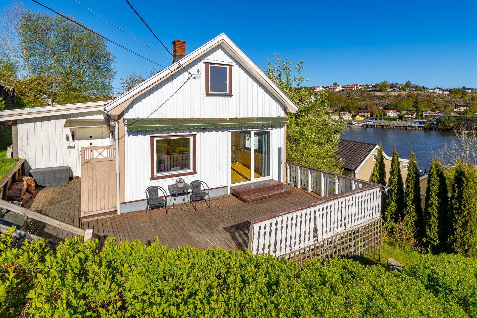 Eiendommen har definitivt potensiale, og kan med rette hender bli en sjarmerende liten enebolig! Galleribilde