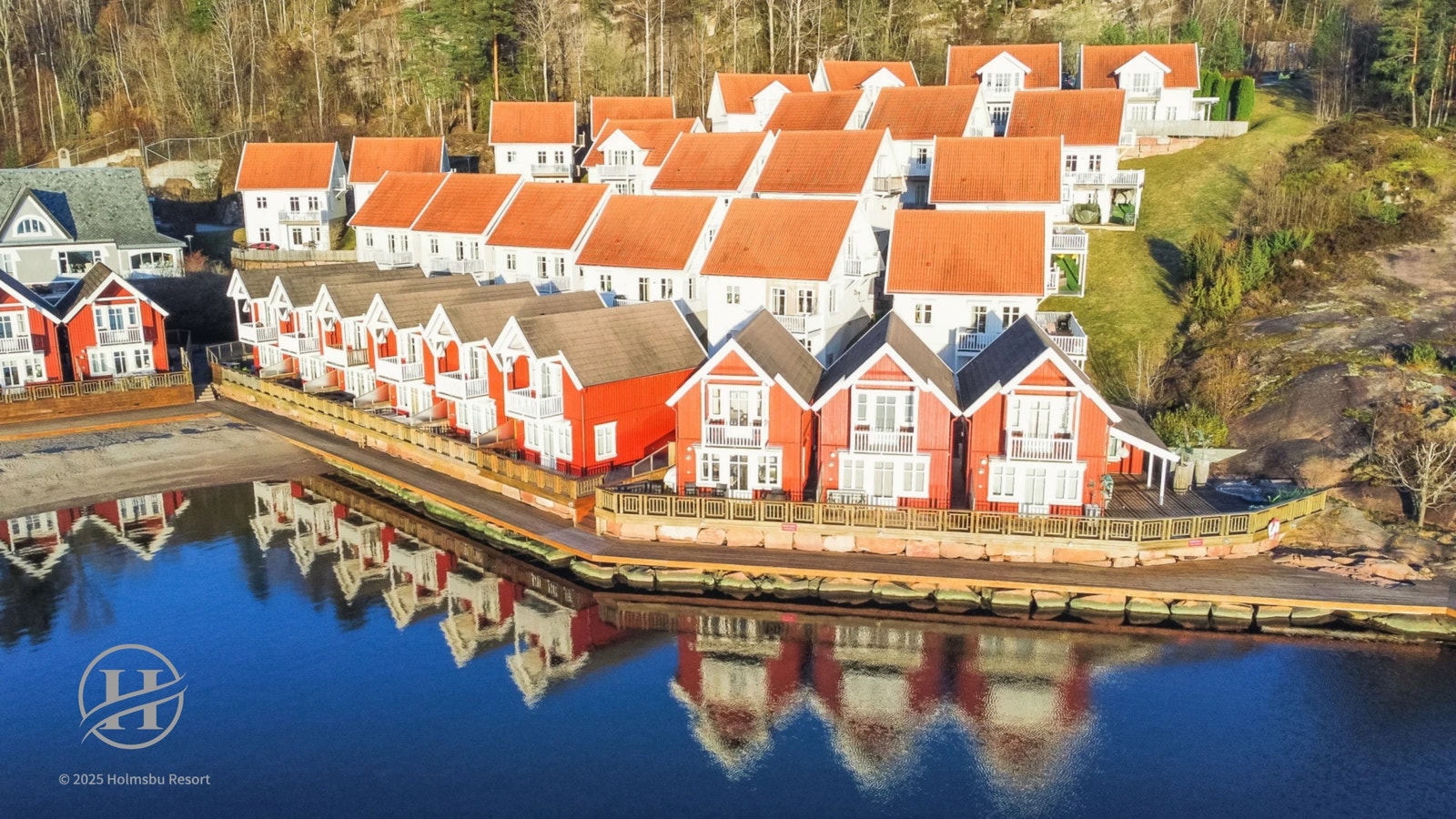 Sørlandsidyll både på Resorten og i Holmsbu. Galleribilde