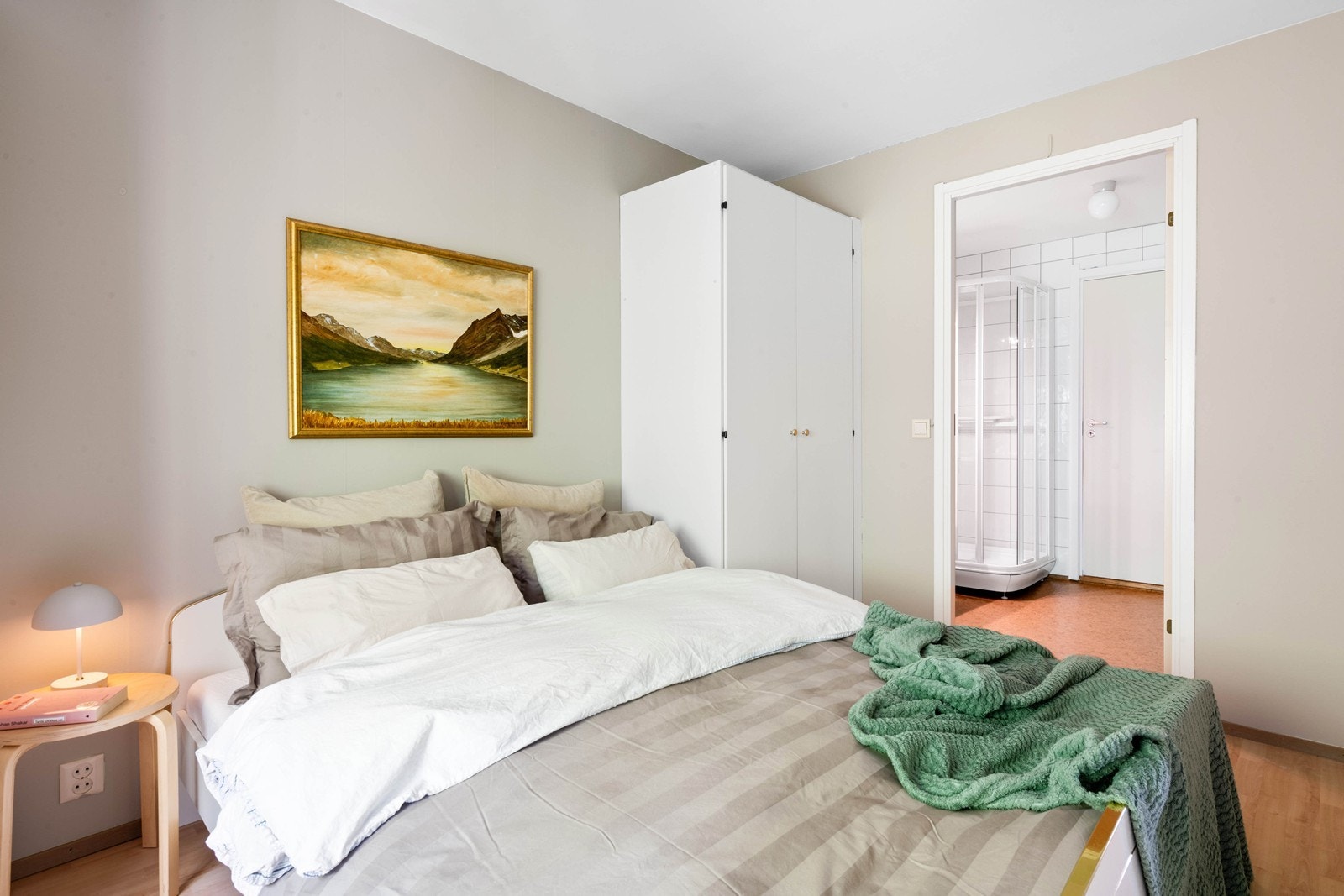 Soverom med skapplass Galleribilde