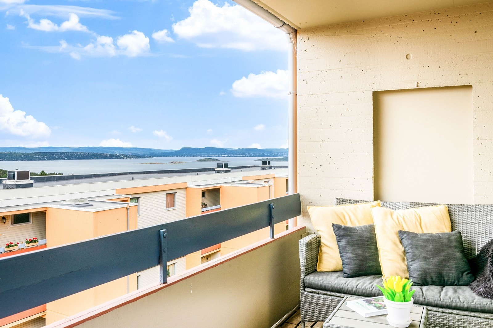 Nydelig utsikt fra veranda! Galleribilde