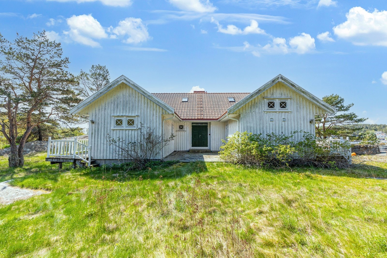 Hytta er delt i to fløyer med stue/kjøkken i hver del. Etter vannskade ble det ene kjøkkenet revet. Galleribilde