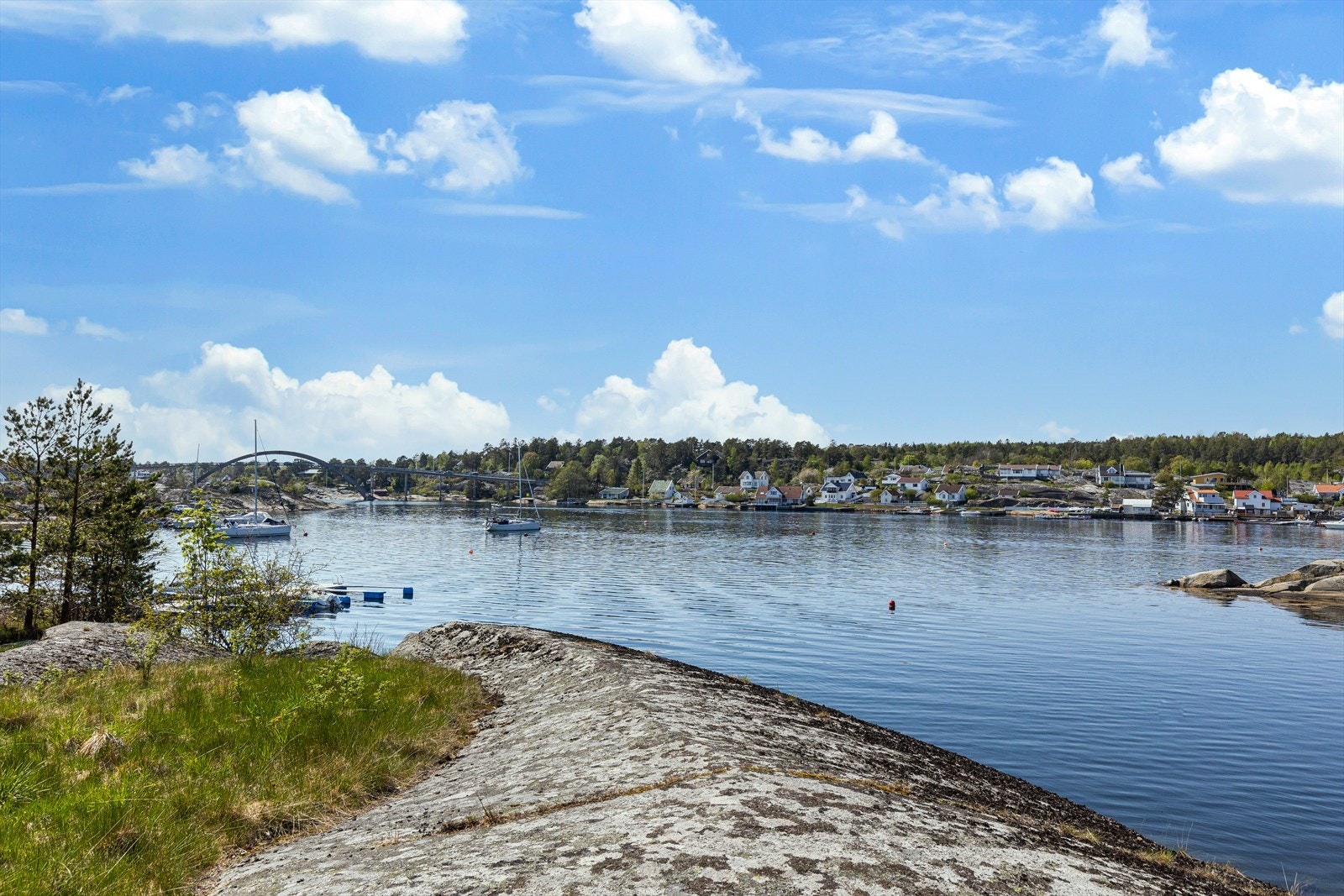 Utsikten strekker seg over sundet mot Tjøme i vest. Galleribilde