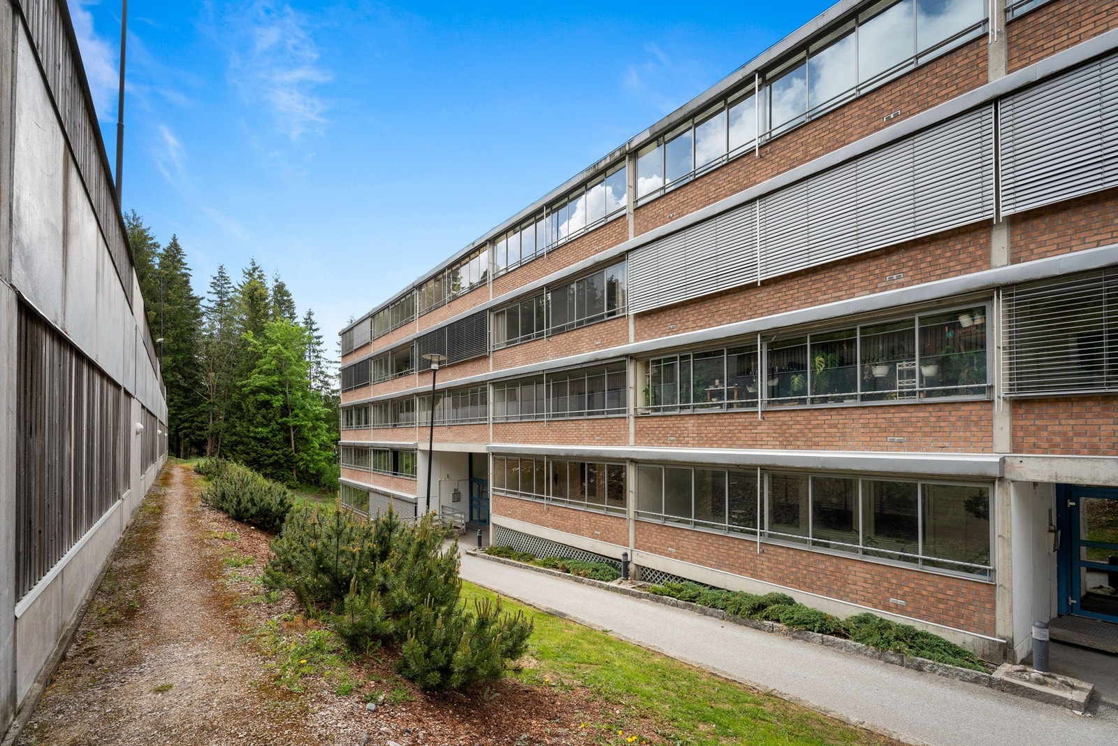 Krokstien borettslag er et veletablert borettslag beliggende på Greåker Galleribilde