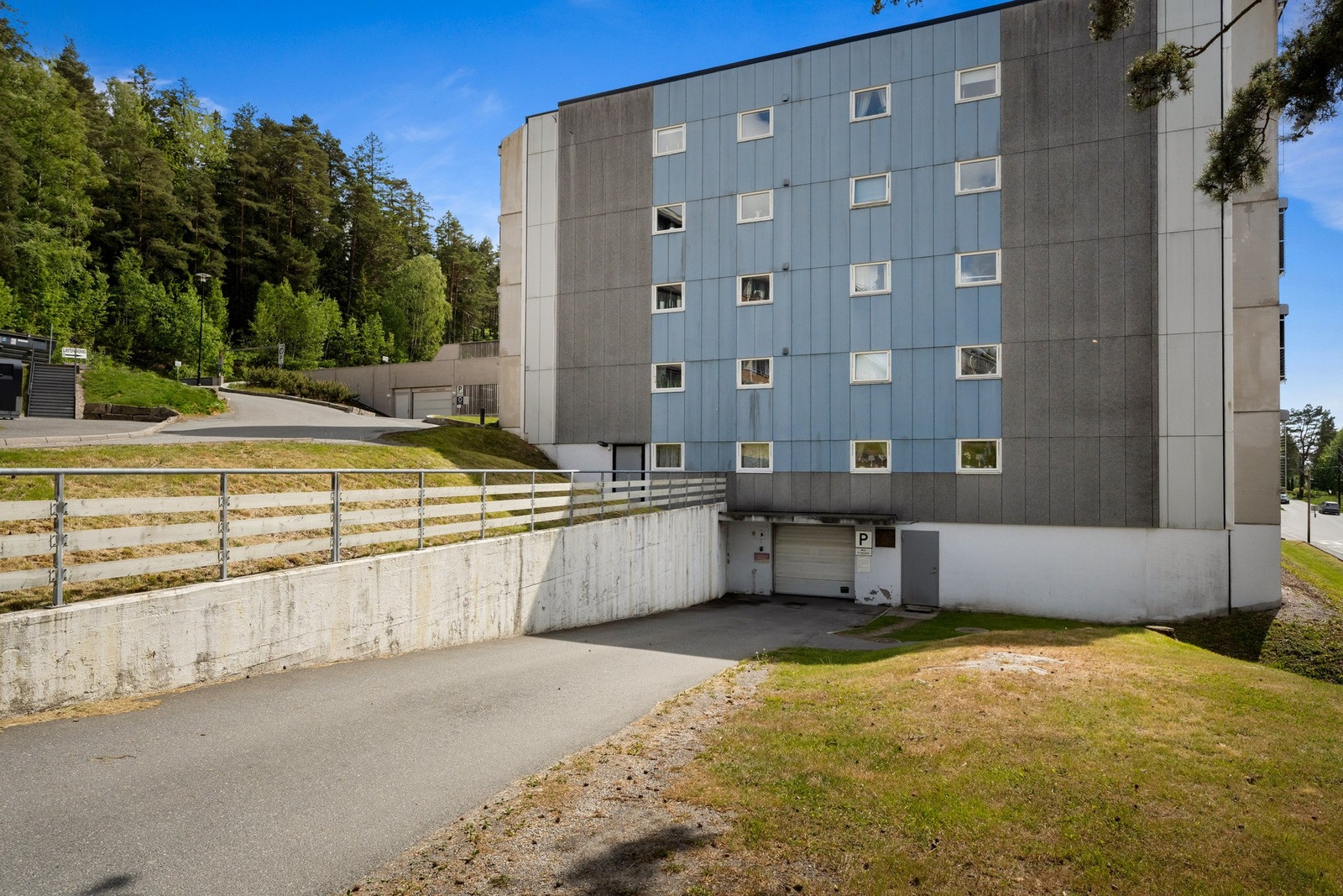 Det er medfølgende en garasjeplass i felles garasjeanlegg Galleribilde