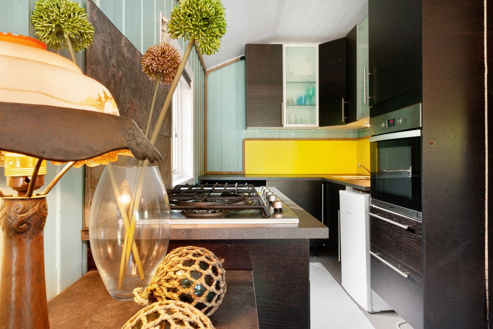 Sort kjøkkeninnredning fra IKEA. Galleribilde