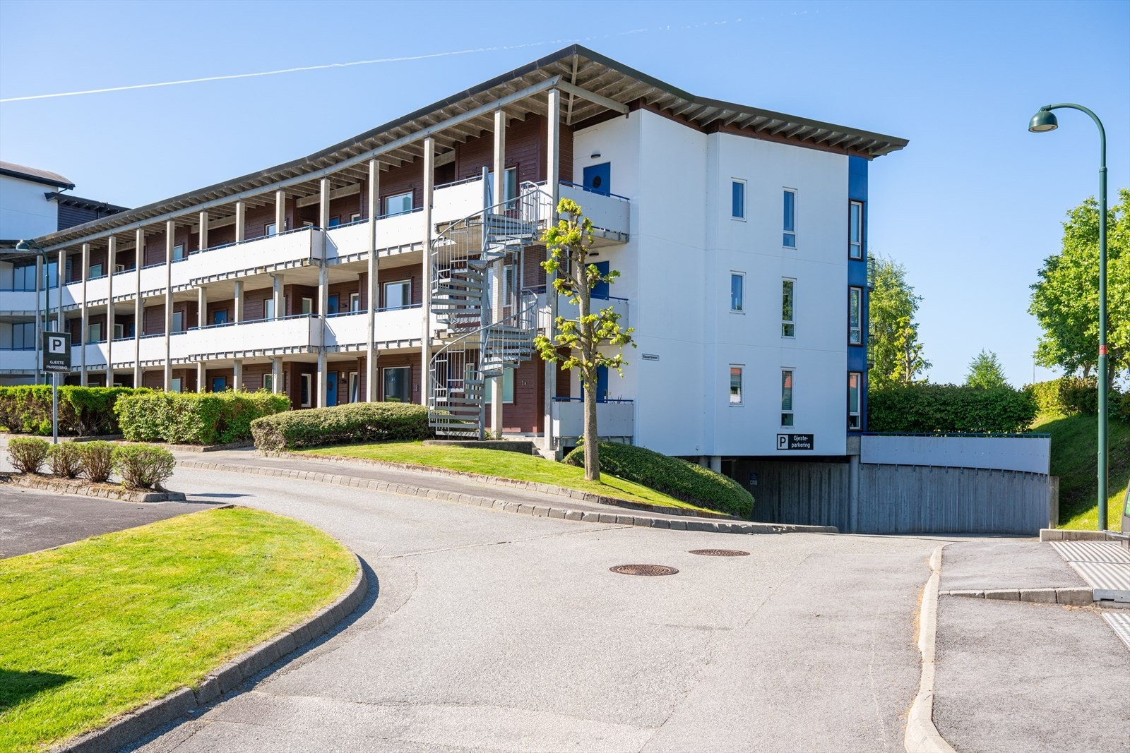 Richard Askjem v/ Eiendomsmegler Norge ønsker deg velkommen til Glassperleveien 1F, en lys og trivelig 3-roms leilighet med fin beliggenhet på Gausel. Galleribilde