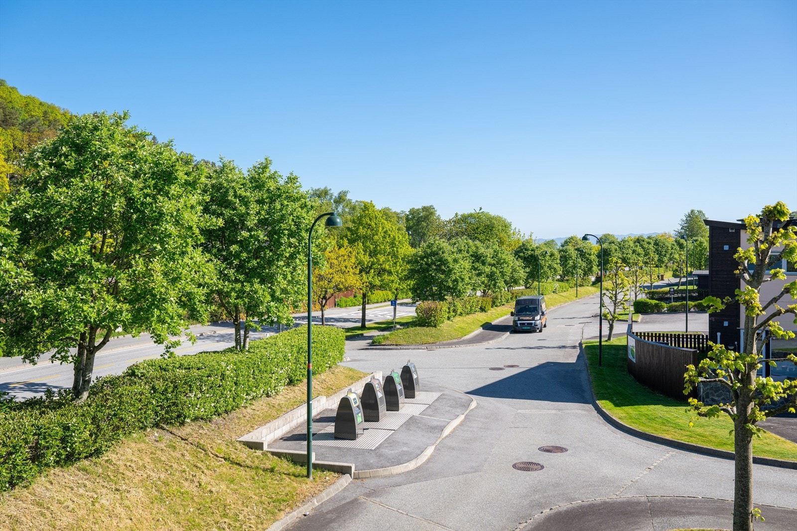 Det er også kort vei til hyggelige badeplasser og fine turområder i nærområdet, perfekt for både hverdag og helg. Galleribilde
