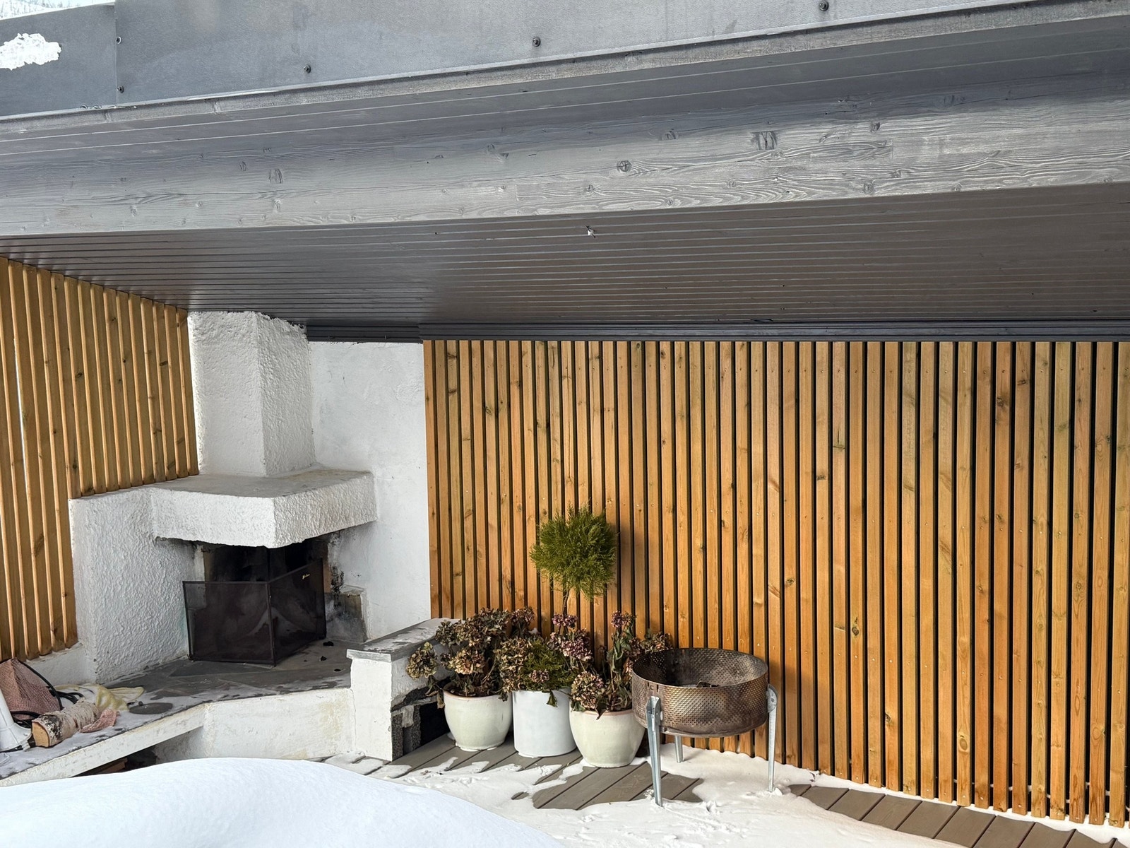 Uteplassen med peis Galleribilde