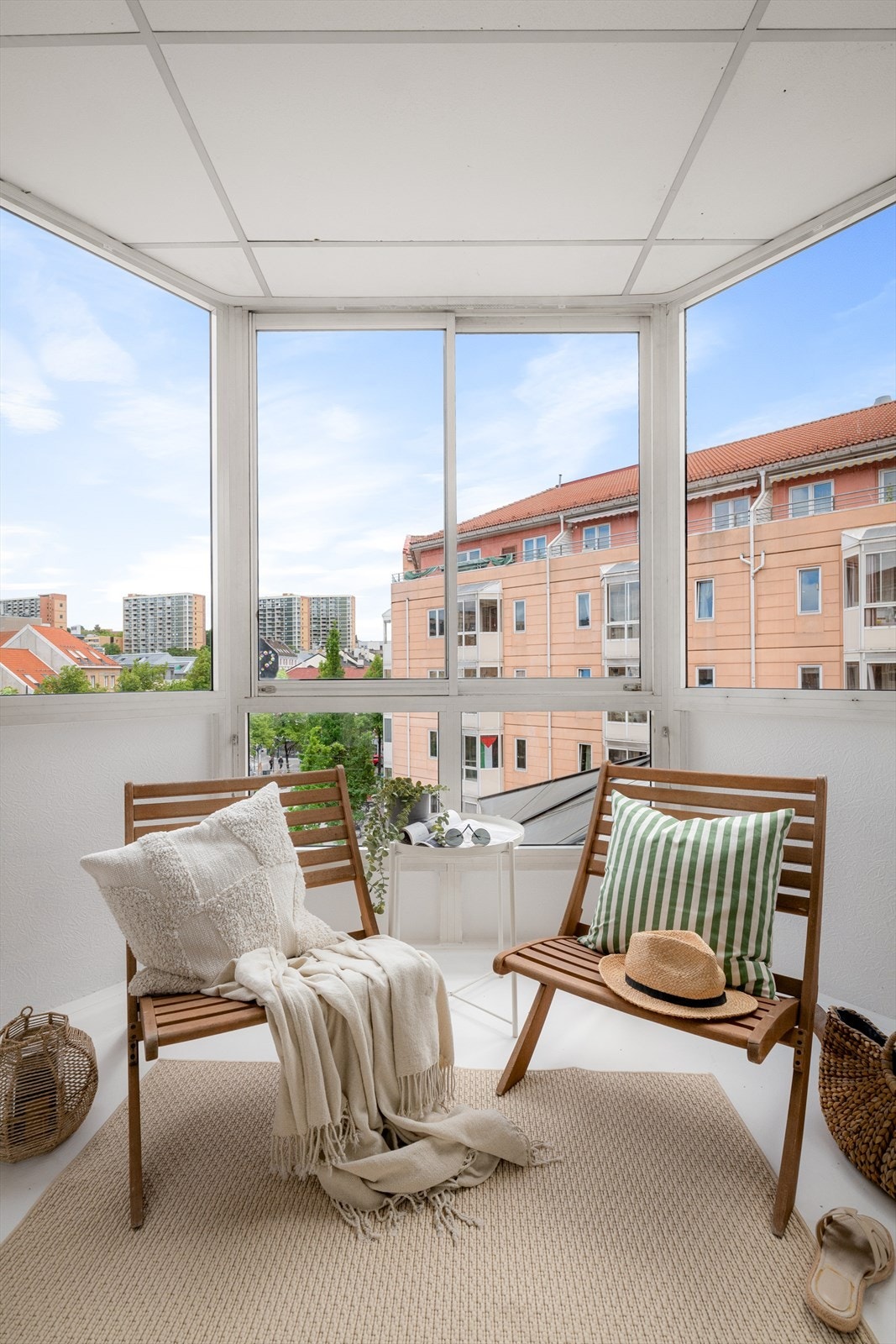 God plass til sittegruppe. Galleribilde