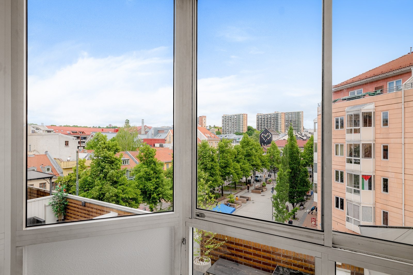 Utsikt mot pulserende Grønlands Torg. Galleribilde