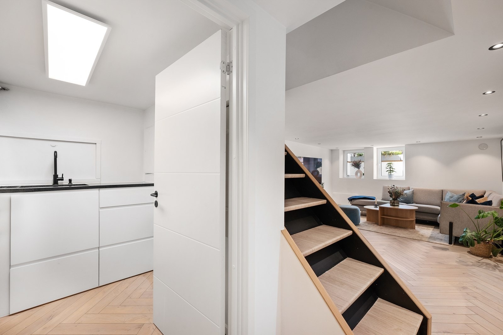 Boligens underetasje har eget oppgradert vaskerom. Galleribilde