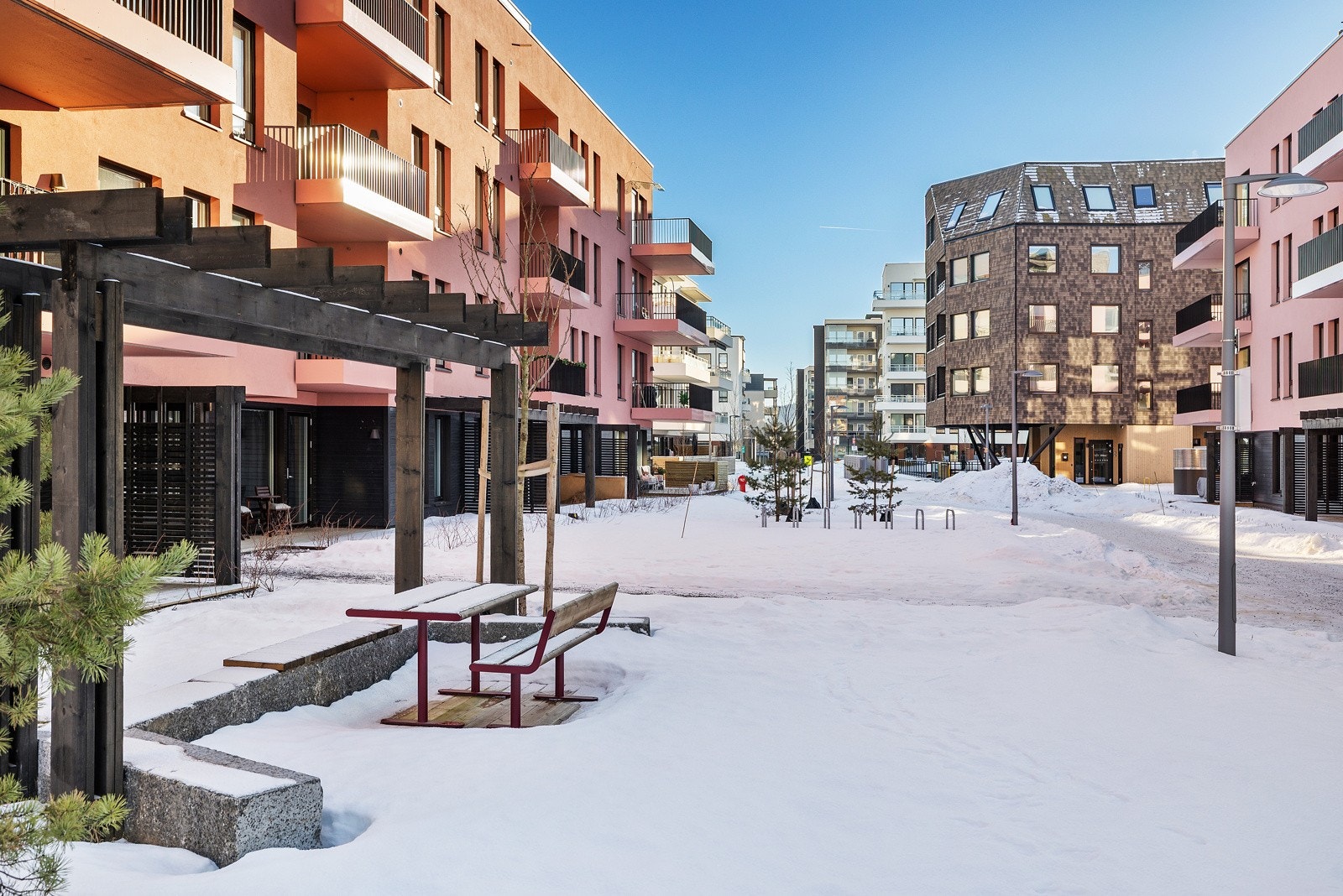 Moderne bygg fra 2024 med flotte, parkmessige fellesarealer. Galleribilde