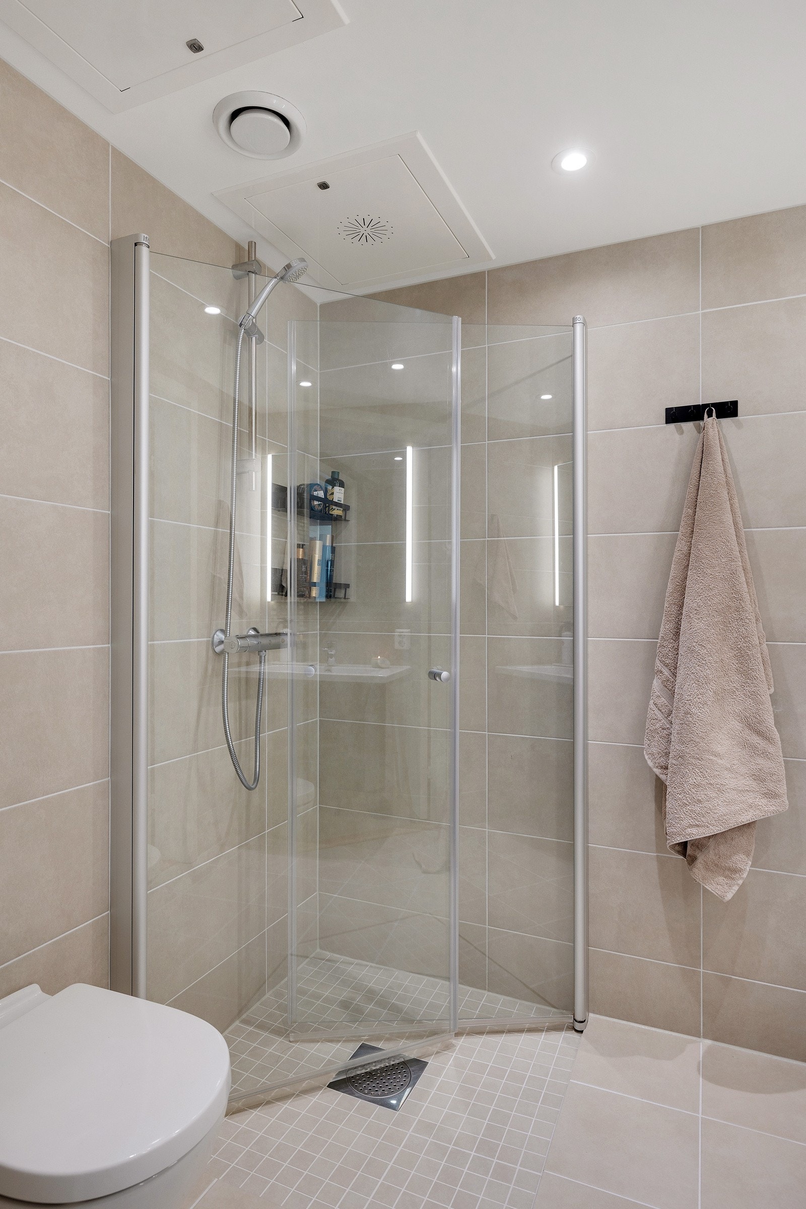 Badet har vannbåren gulvvarme. Galleribilde