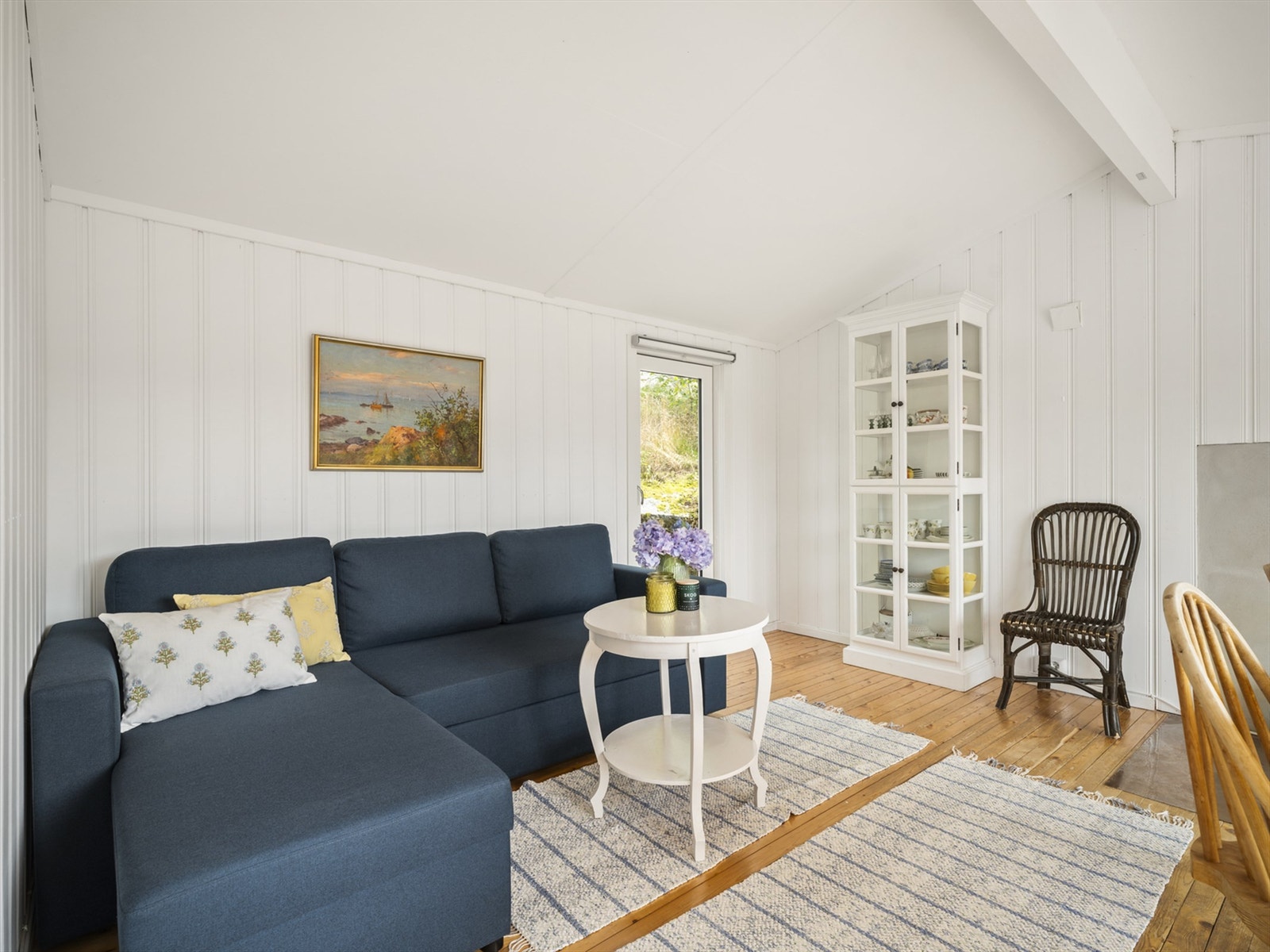 Fin plass til sovesofa og stuebord Galleribilde