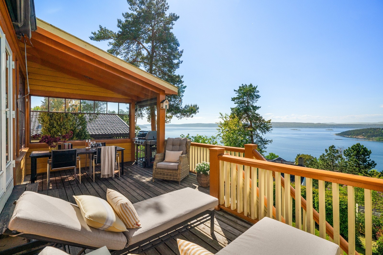 Stor vestvendt terrasse på ca. 21 kvm Galleribilde