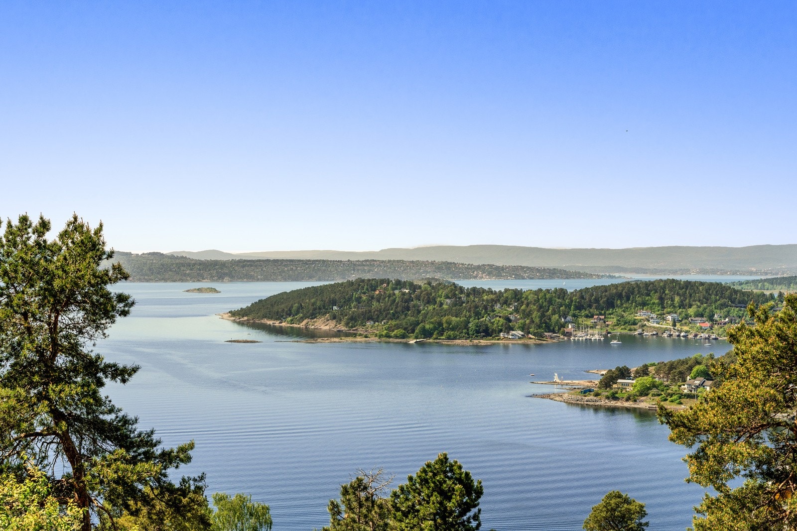 Øyene i Bunnefjorden i vest Galleribilde