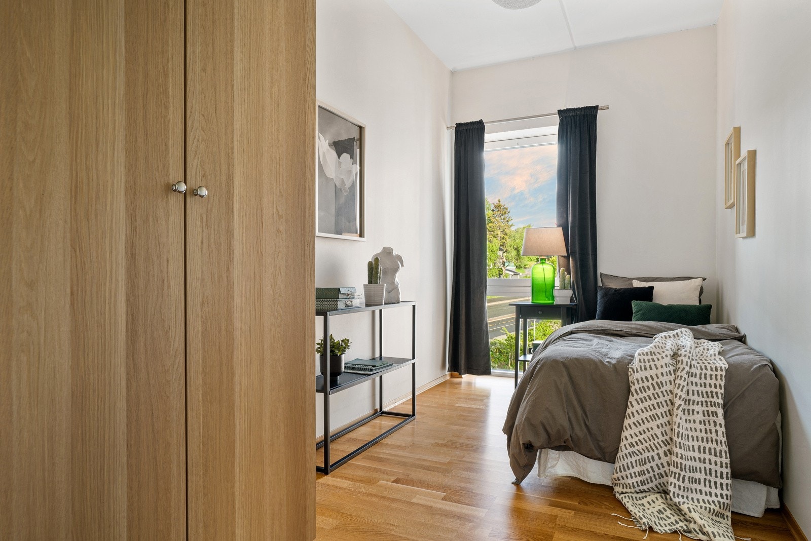 Det andre soverommet er på ca. 8 kvm. og kan enkelt innredes etter egne preferanser som barnerom, gjesterom eller kontor. Galleribilde