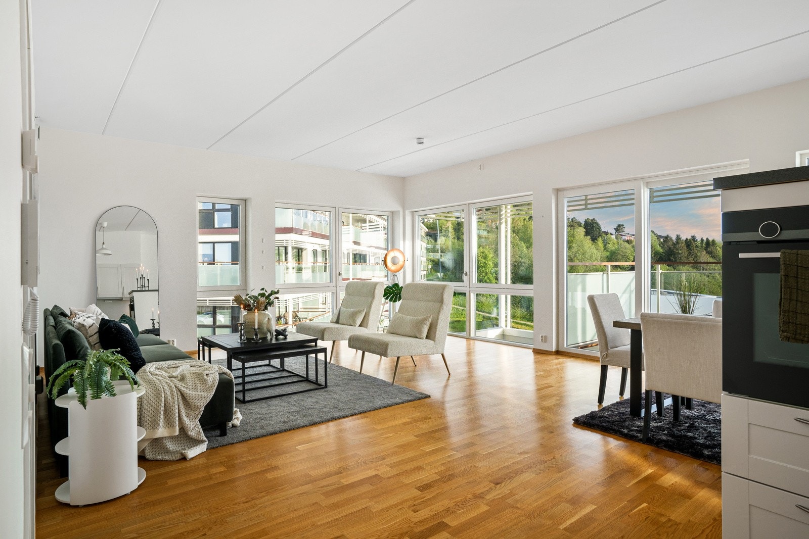 Dette er leiligheten for deg som verdsetter høy kvalitet, funksjonalitet, lave felleskostnader og lite vedlikehold. Galleribilde