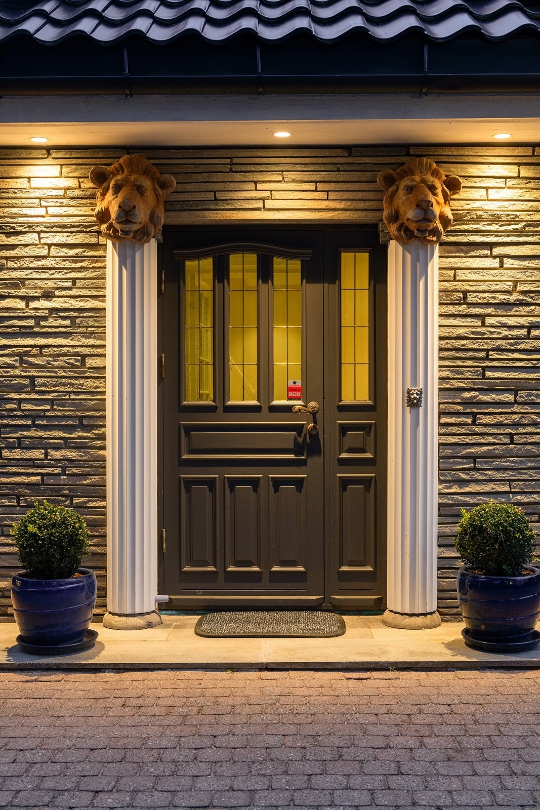 Boligens hovedinngang. Galleribilde