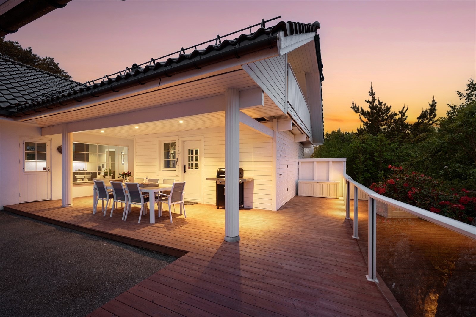 Her kan man nyte koselige utekvelder under tak og under åpen himmel. Galleribilde