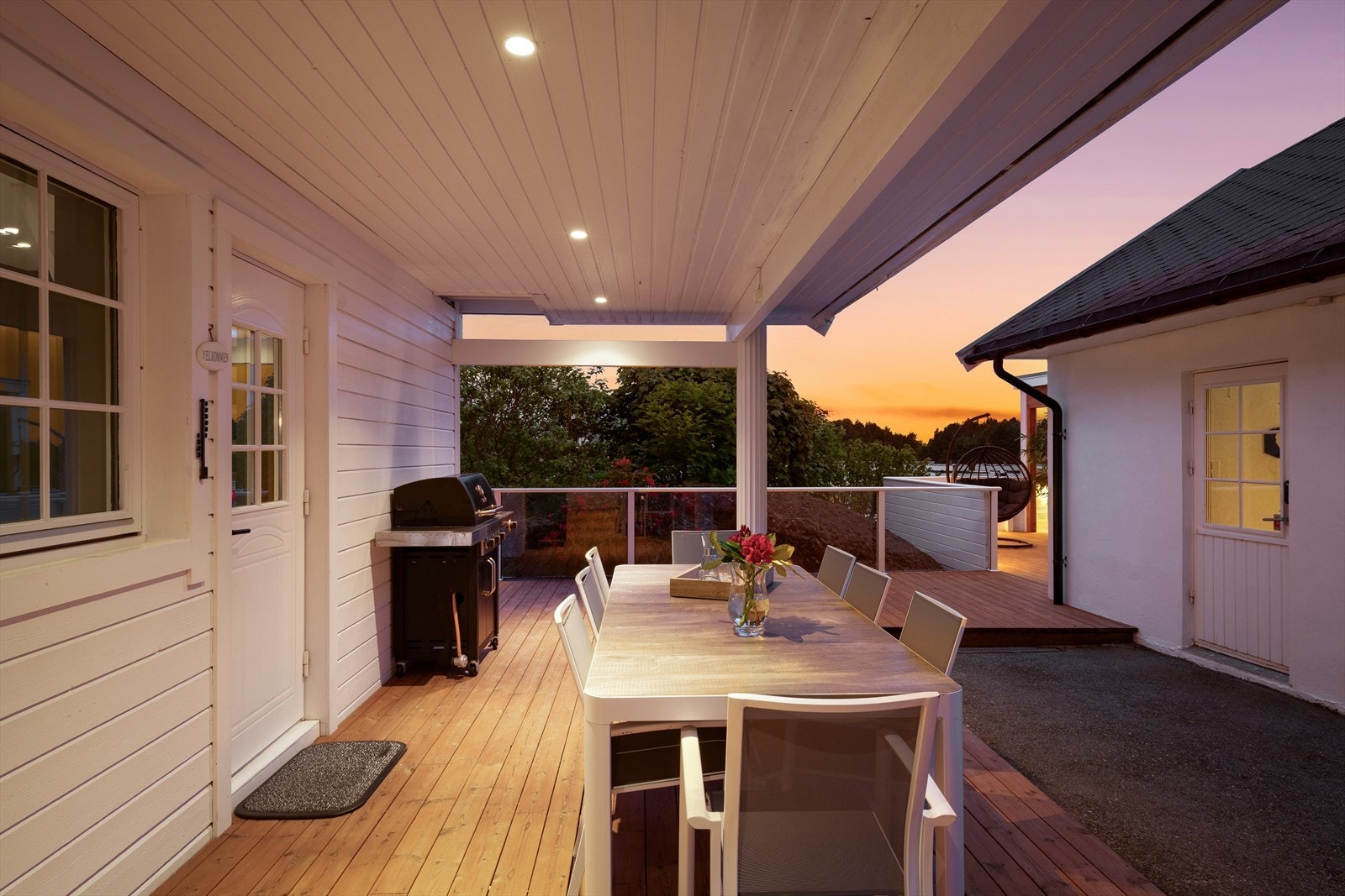 Nydelig solnedgang mot vest på solrike sommerkvelder. Galleribilde