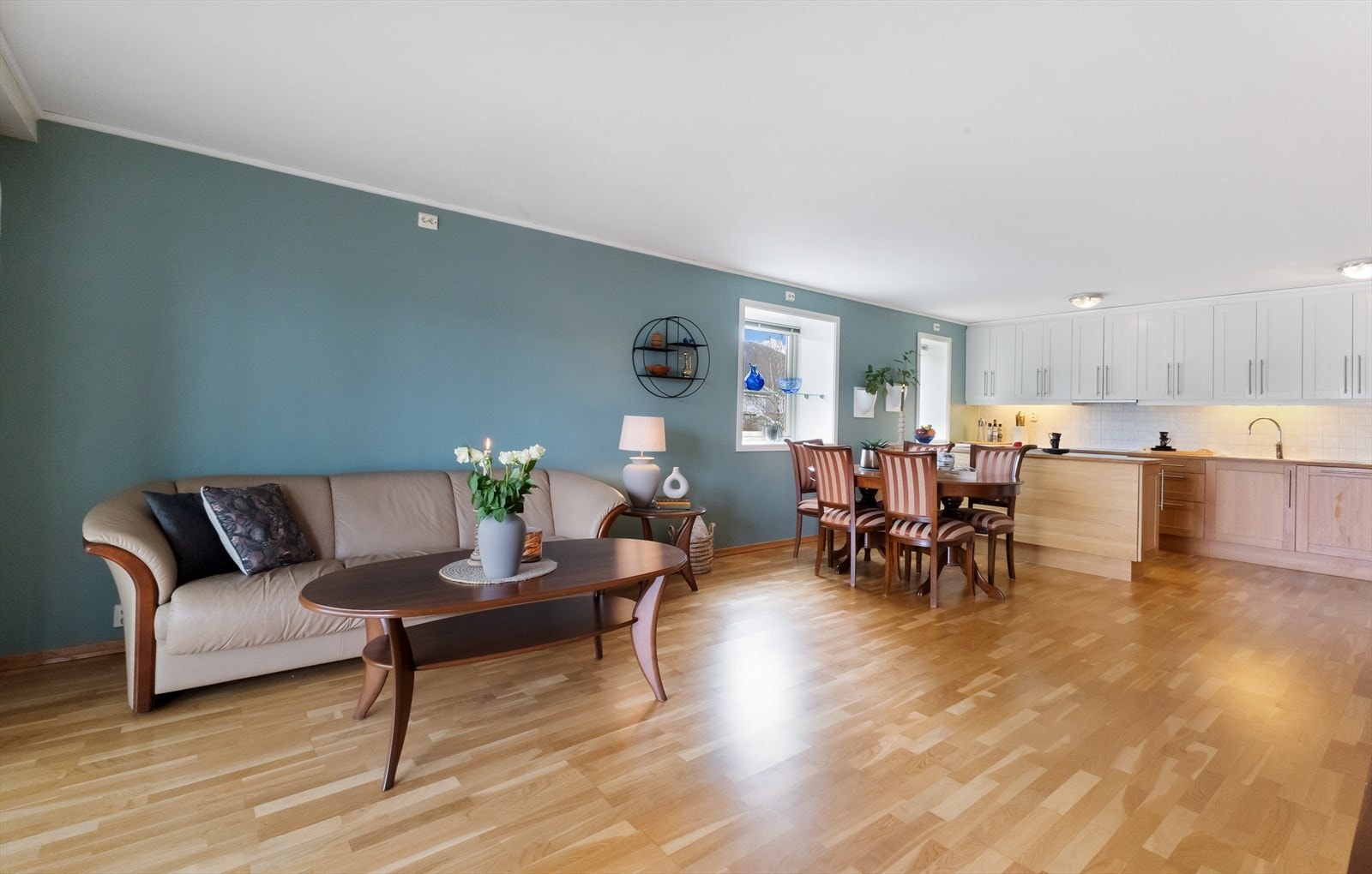 Leiligheten er planløst godt og føles særs romslig. Galleribilde