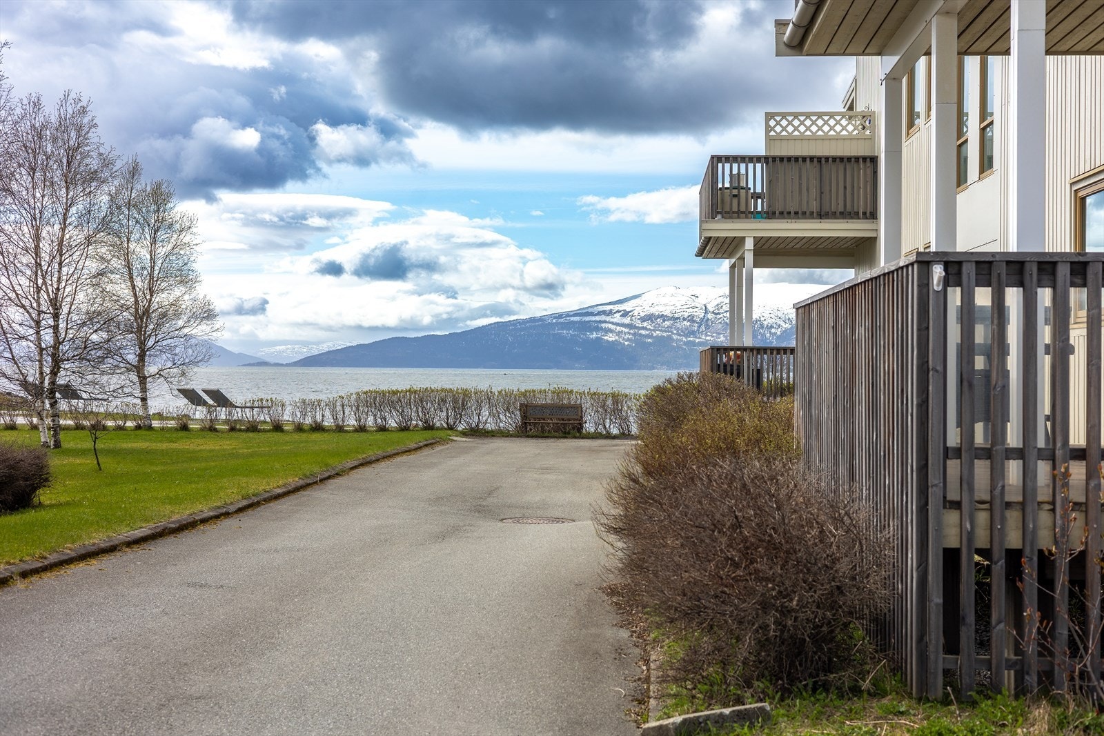 Leiligheten ligger rett til høyre her i bildet. Galleribilde
