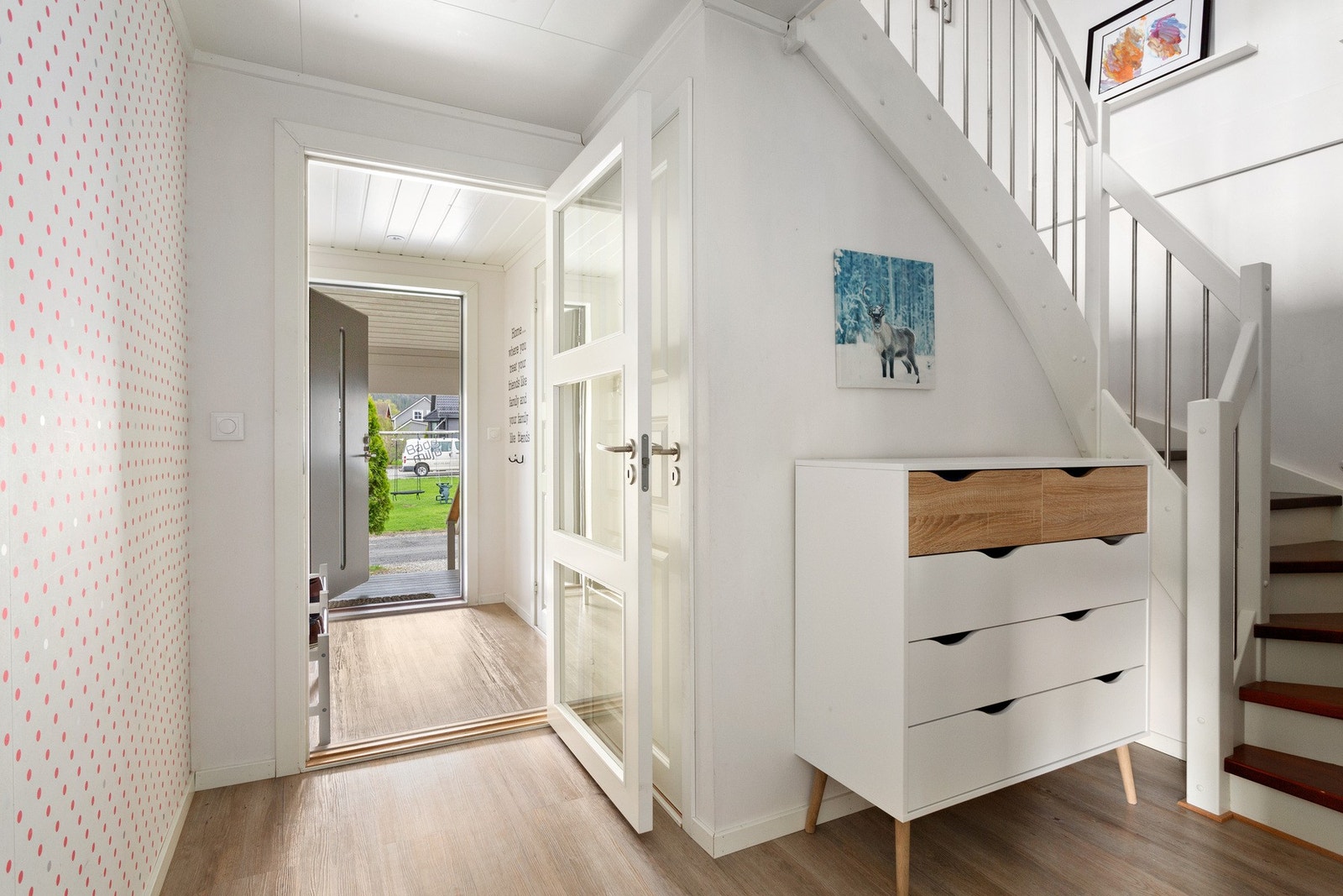 Inngangsparti m/trapperom. Galleribilde