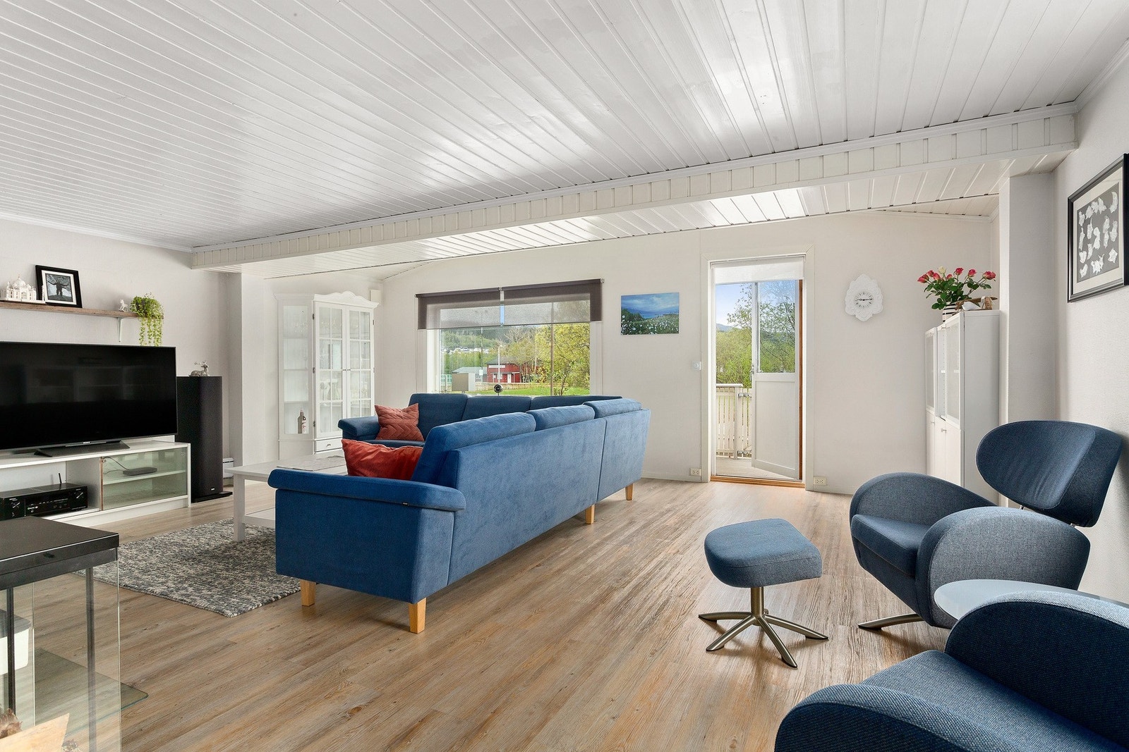 Stue med utgang til terrasse. Galleribilde