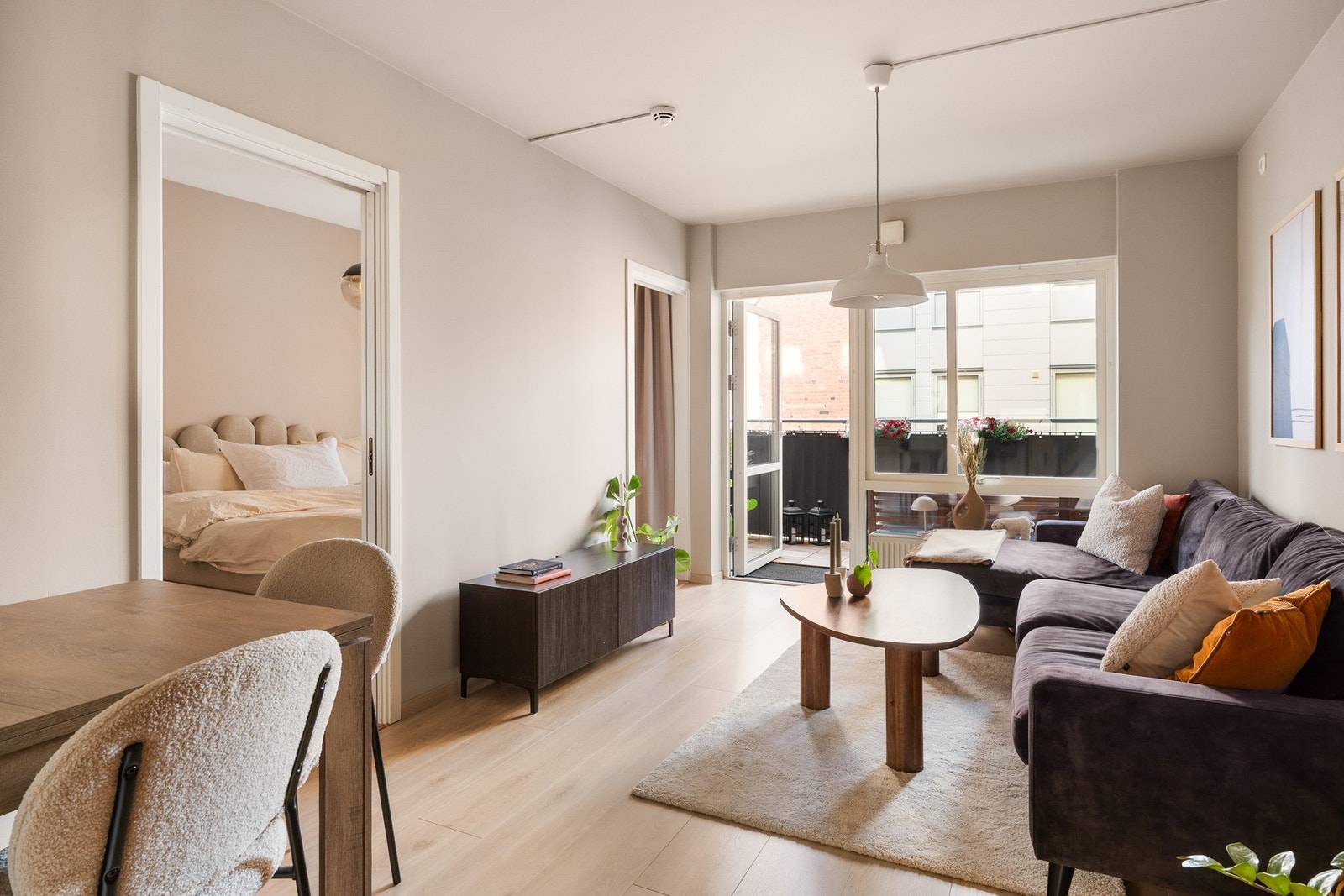 Silje Dammen ved EIE Løren har gleden av å ønske velkommen til Turbinveien 7! Galleribilde