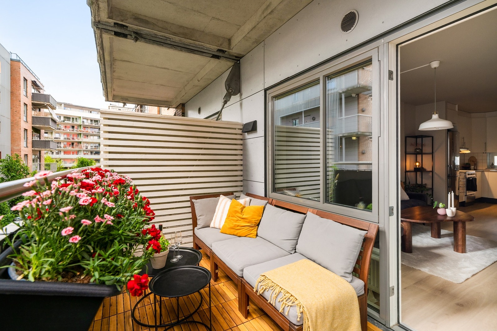 Dette er en lys og pen 2-roms andelsleilighet i 4. etasje fra 2008 med flott beliggenhet i et attraktivt boligområde. Galleribilde