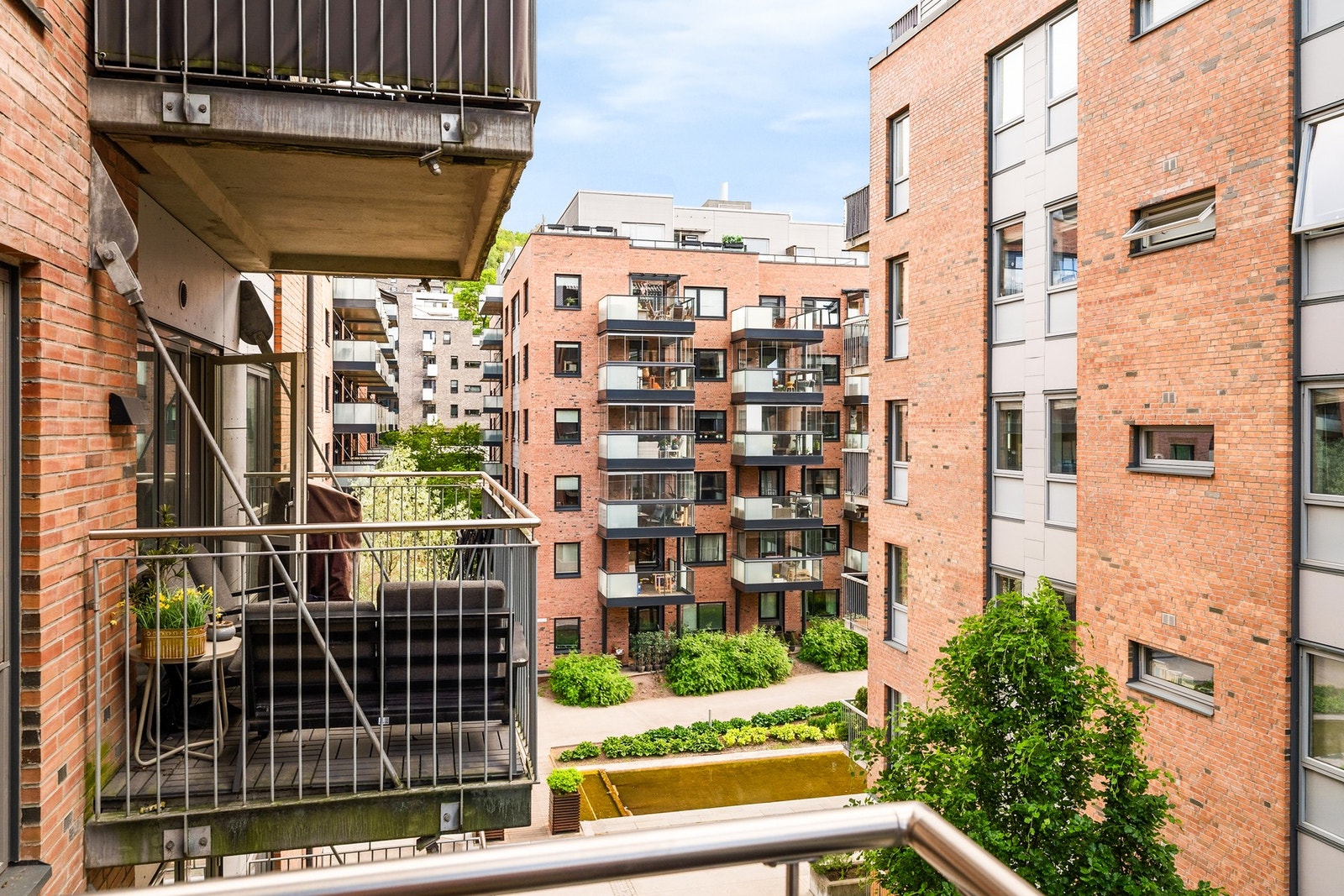 Boligen er i sin helhet vendt mot rolige fellesområder. Galleribilde