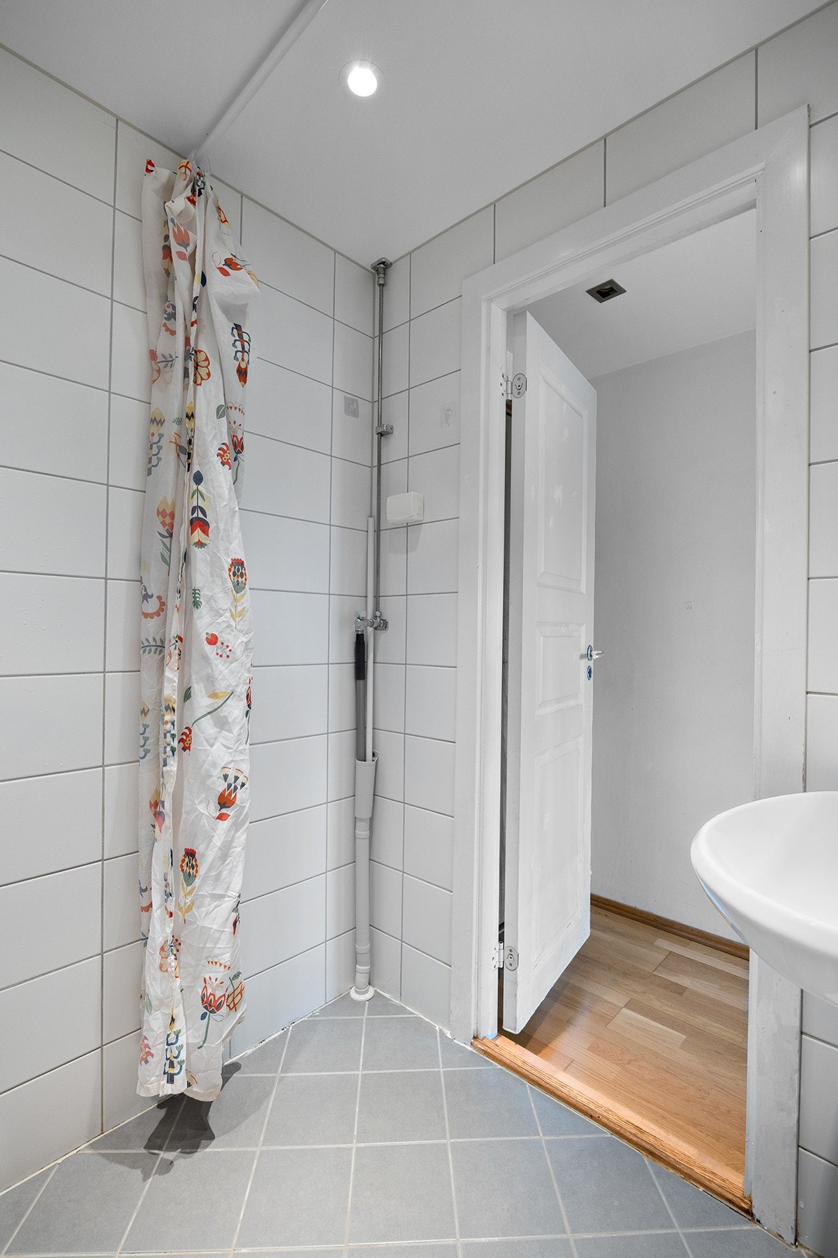 Badet har opplegg for vaskemaskin. Galleribilde