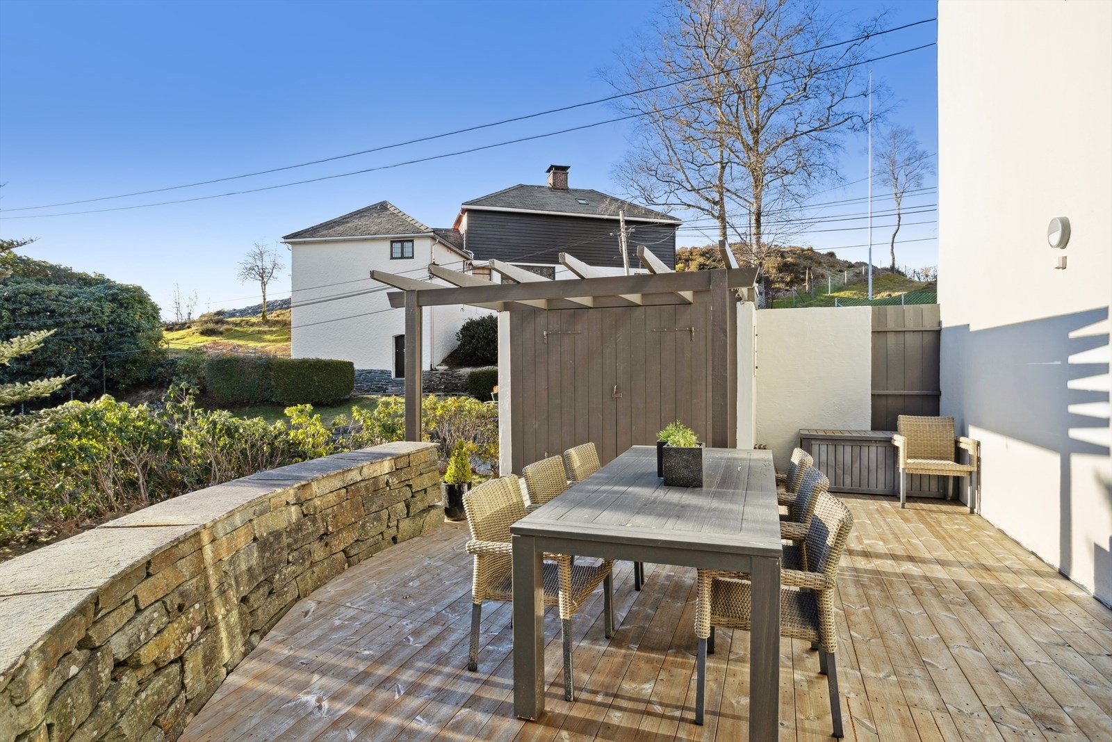 Terrasse på bakkeplan. Galleribilde