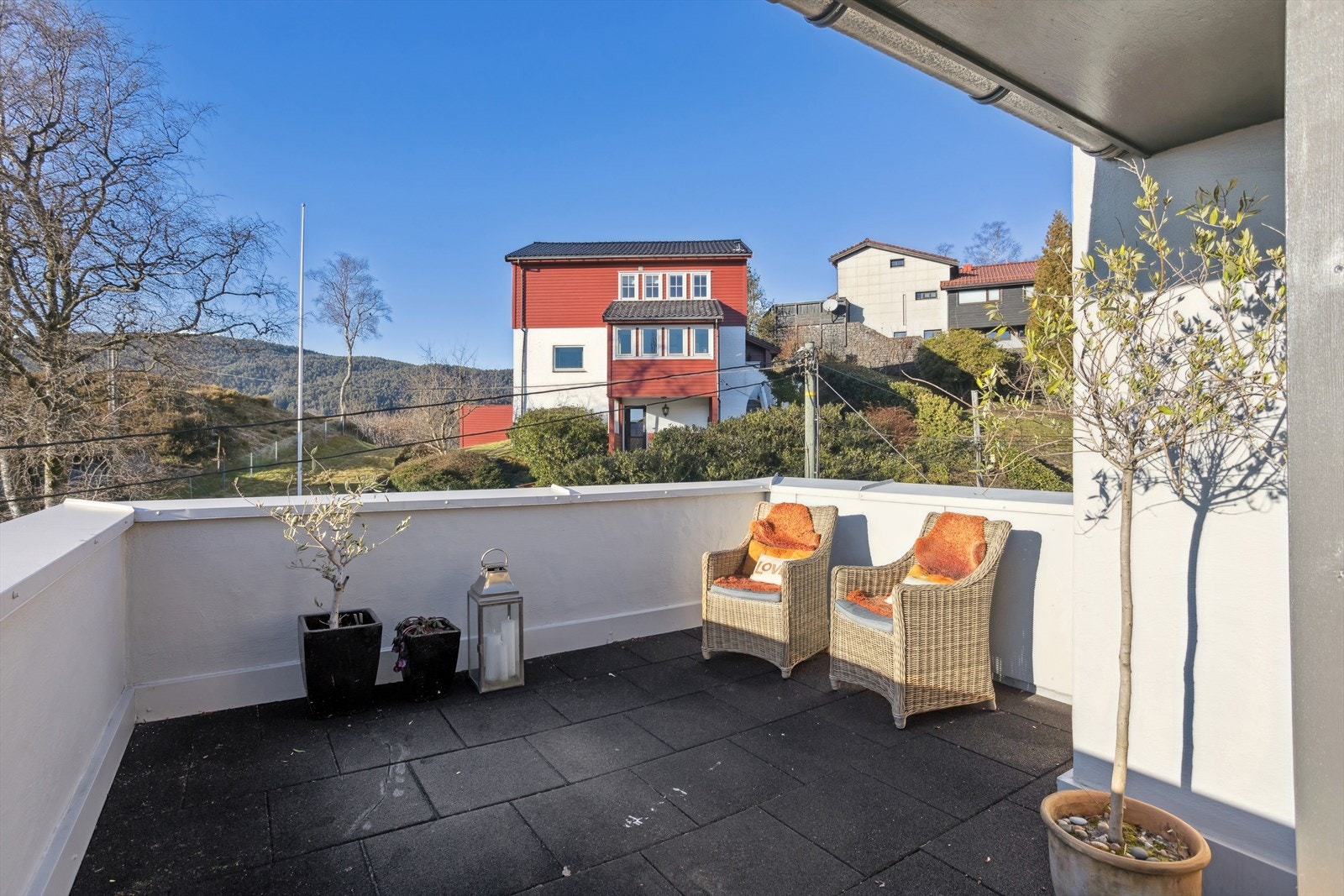 Ved den innglassede takterrassen er det åpen terrasse. Galleribilde