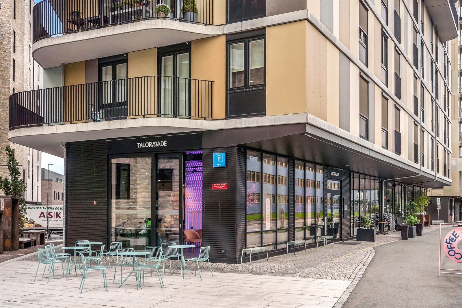 Talormade på Lillo Gård - nyt håndlagde donuts og kvalitetskaffe i idylliske, grønne omgivelser. Galleribilde