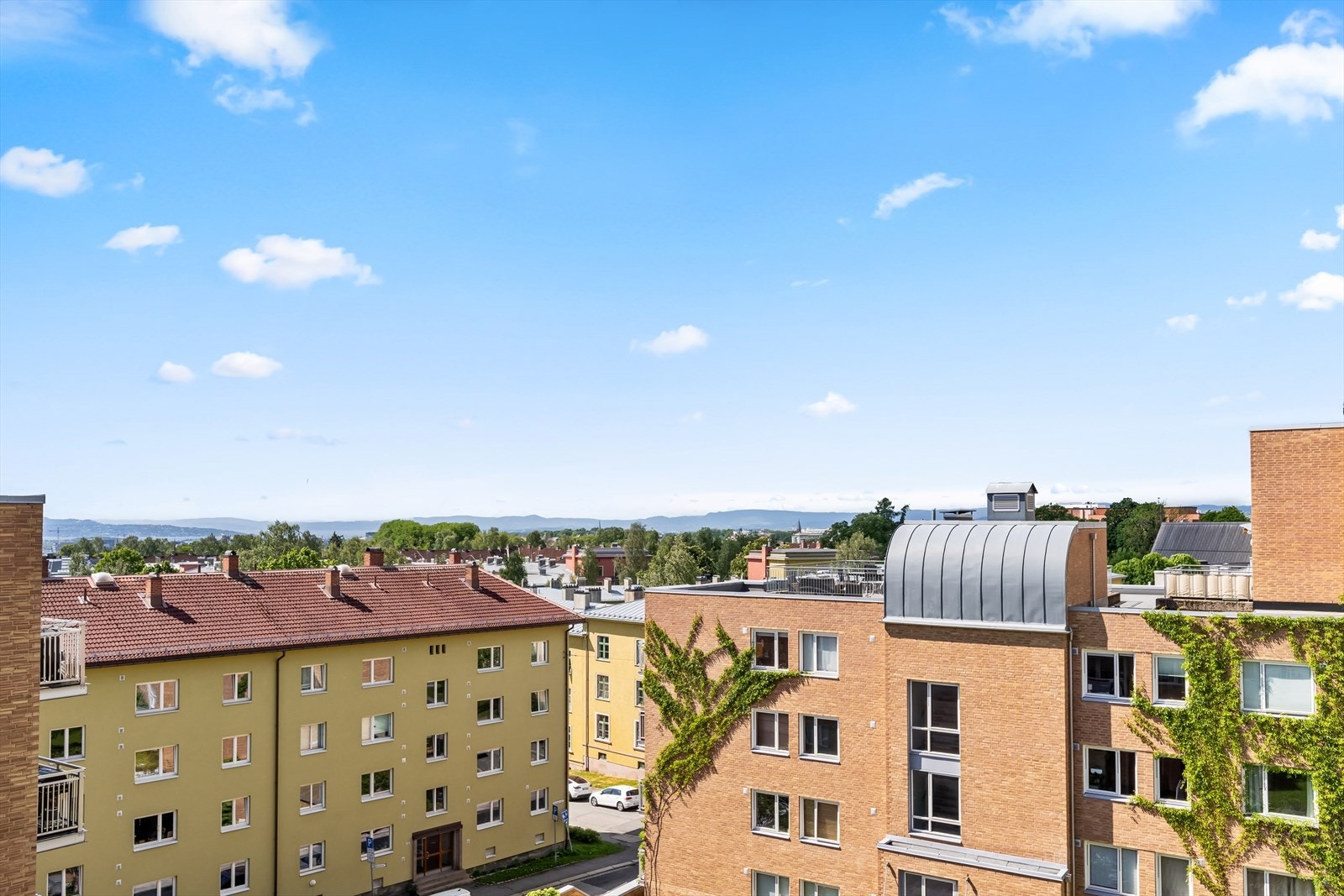 Fra balkongen nyter du en vidstrakt og vakker utsikt mot Oslofjorden. Galleribilde