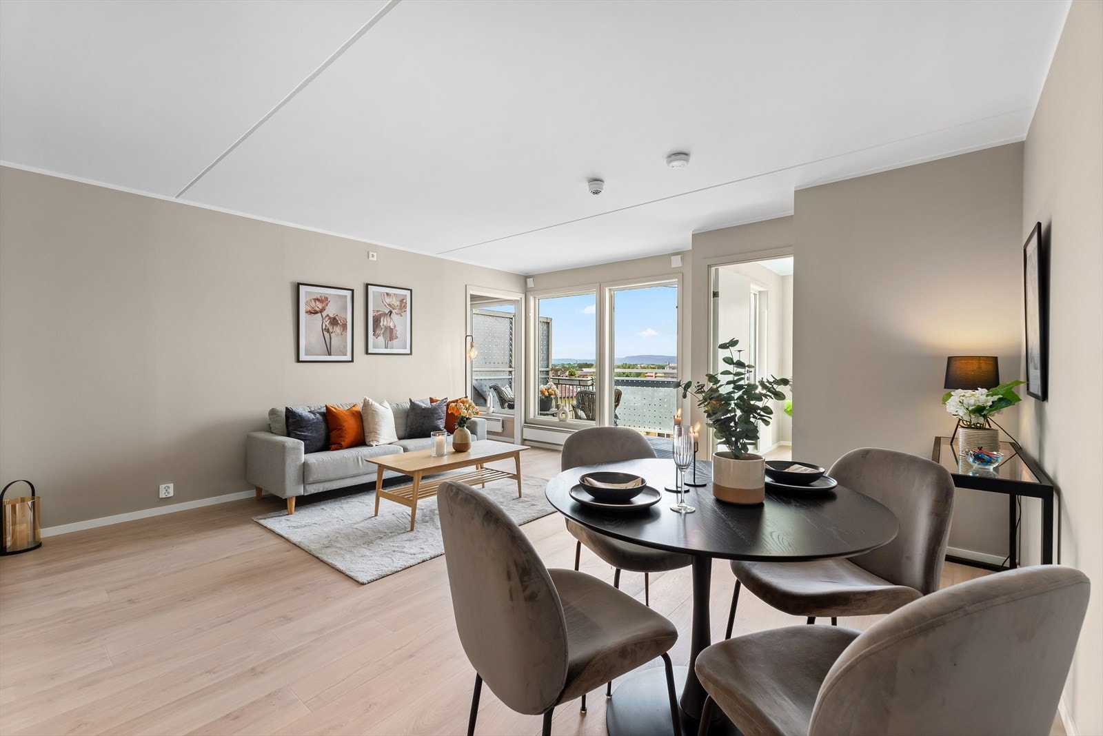 Velkommen til Hans Nielsen Hauges gate 29D! Dette er en lys og innbydende 3-roms leilighet i 5. etasje med heis, sentralt beliggende på populære Øvre Torshov. Galleribilde